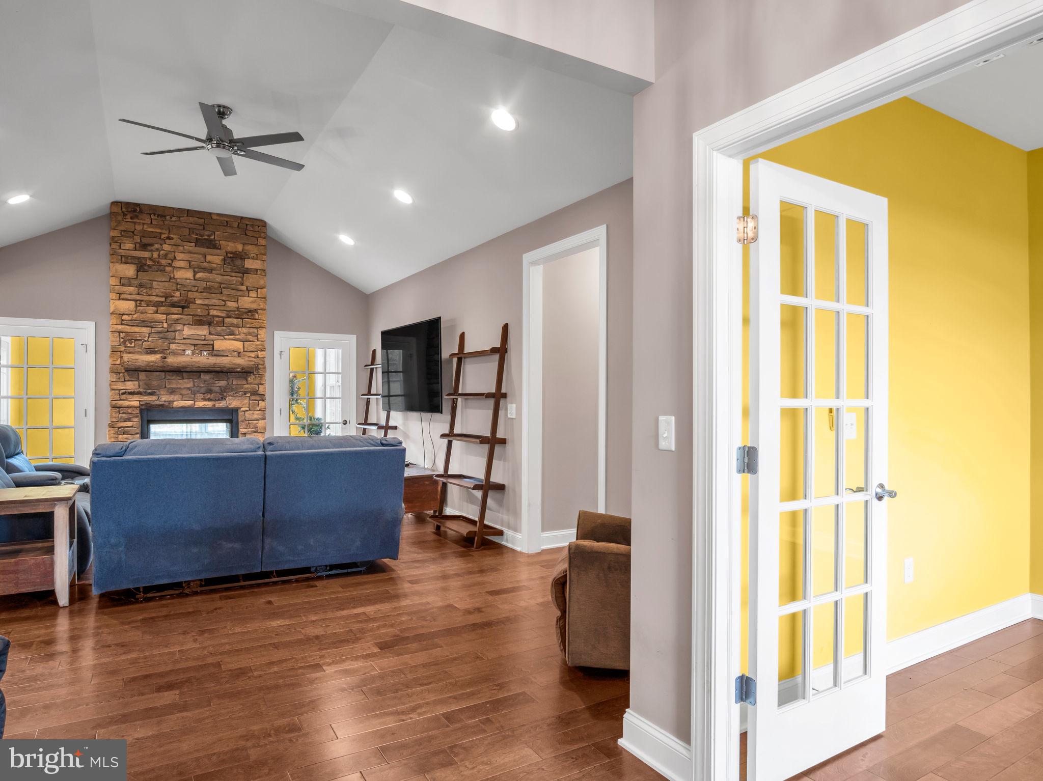 DENISE MEADOWS - Residential