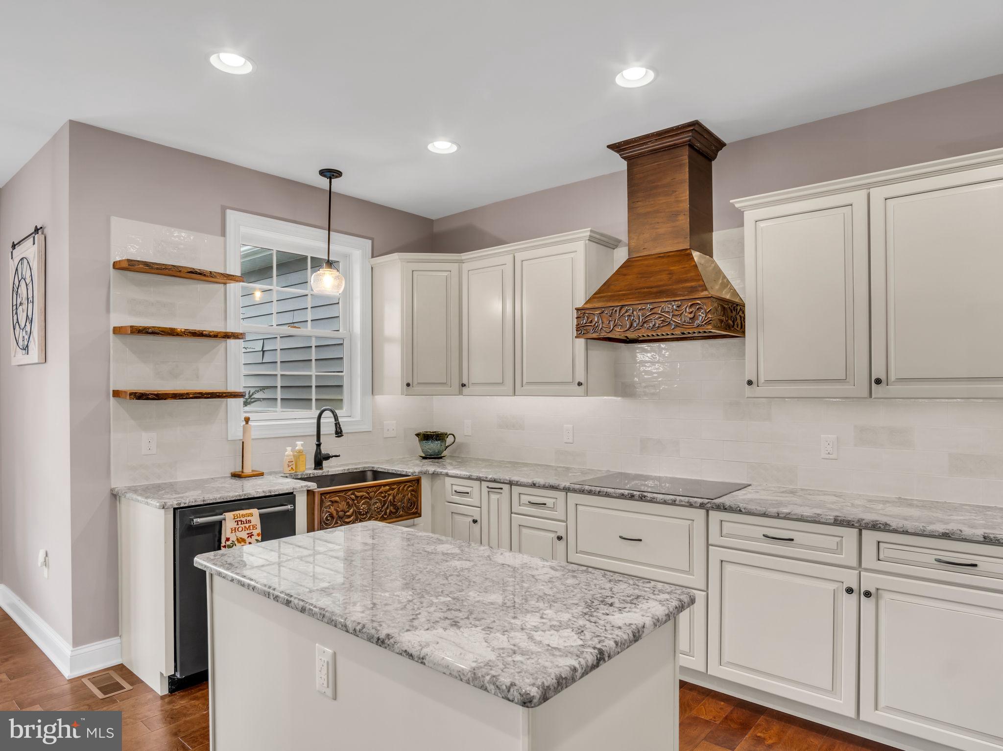 DENISE MEADOWS - Residential