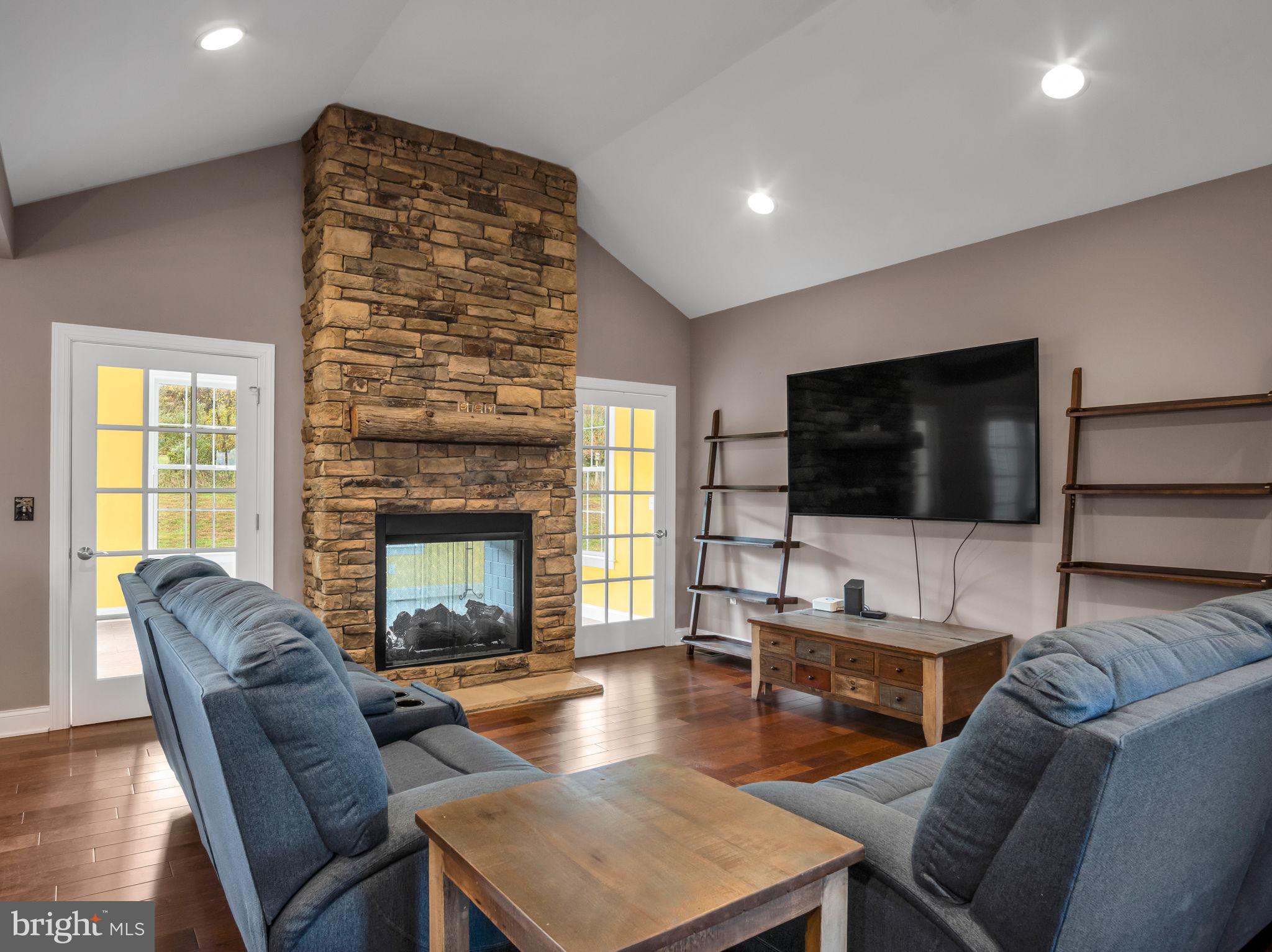 DENISE MEADOWS - Residential