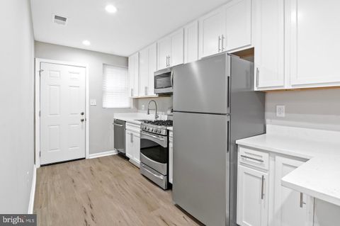 Townhouse For Sale - 1346 N Carey Street<br/> BALTIMORE, MD 21217