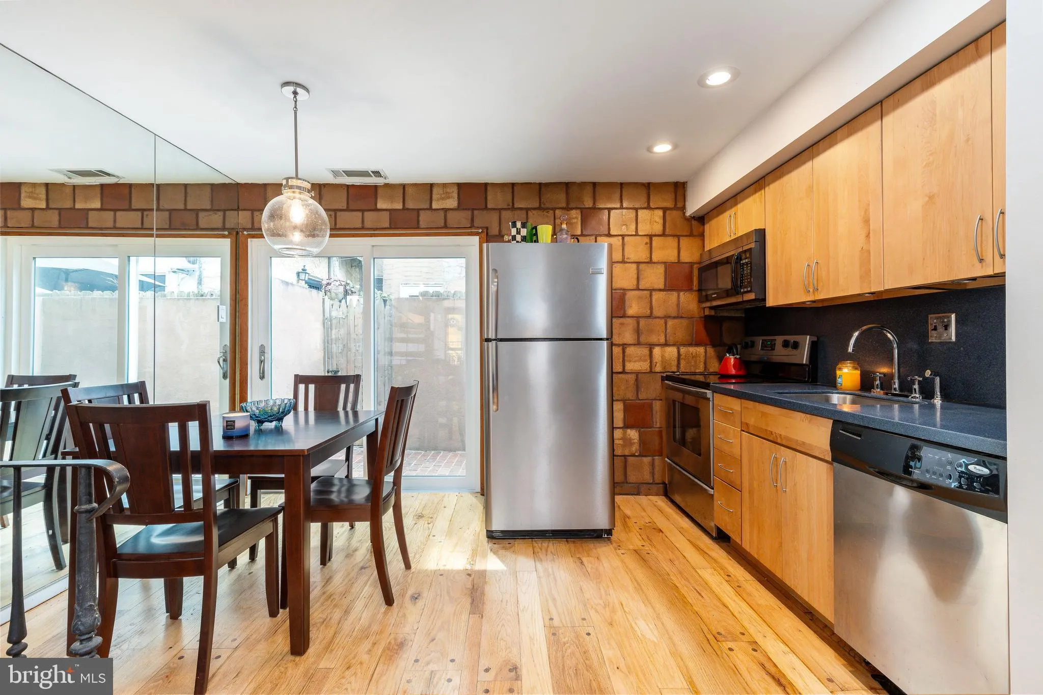 Philadelphia, Pennsylvania 19147, United States, 2 Bedrooms Bedrooms, ,1 BathroomBathrooms,Residential,Contingent,152375