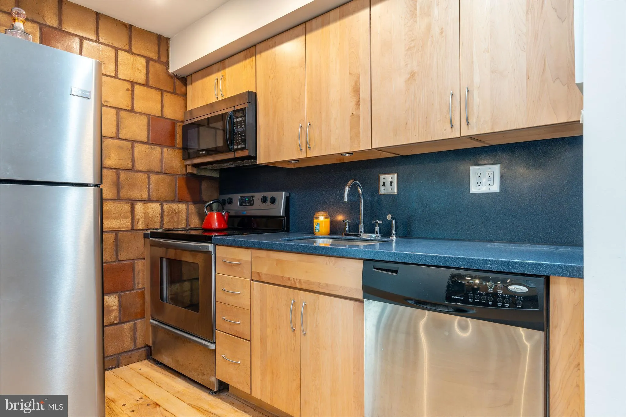 Philadelphia, Pennsylvania 19147, United States, 2 Bedrooms Bedrooms, ,1 BathroomBathrooms,Residential,Contingent,152375