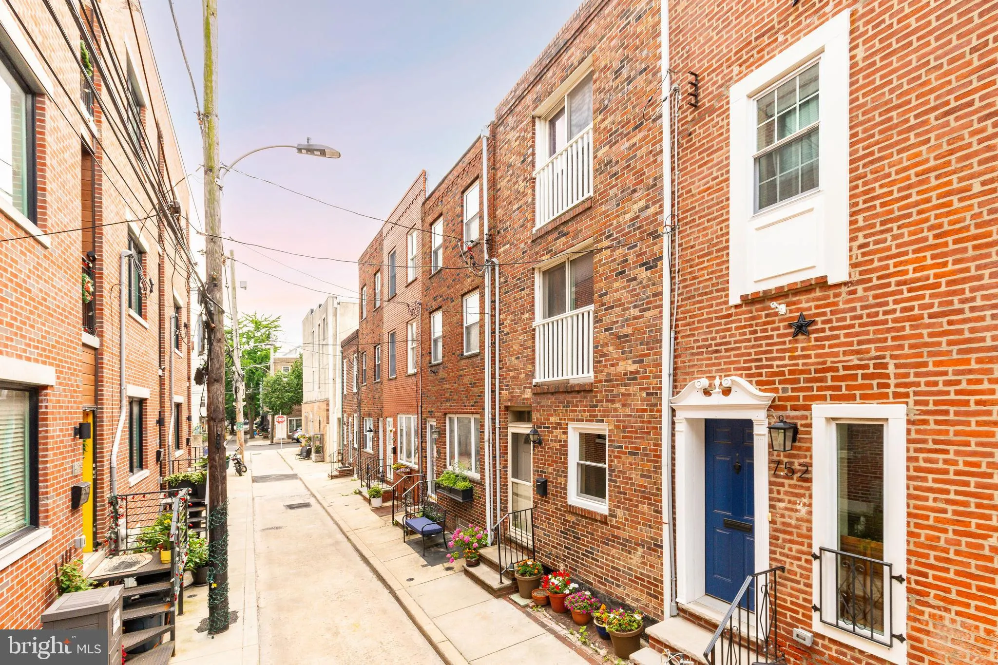 Philadelphia, Pennsylvania 19147, United States, 2 Bedrooms Bedrooms, ,1 BathroomBathrooms,Residential,Contingent,152375