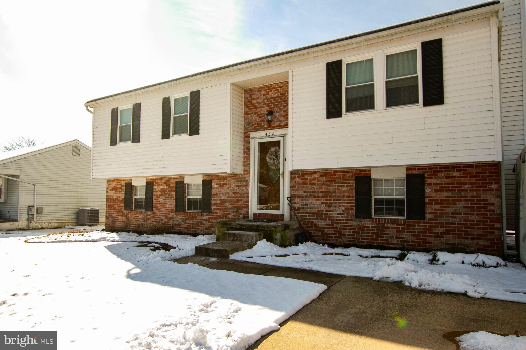 CARROLLWOOD MANOR - Residential