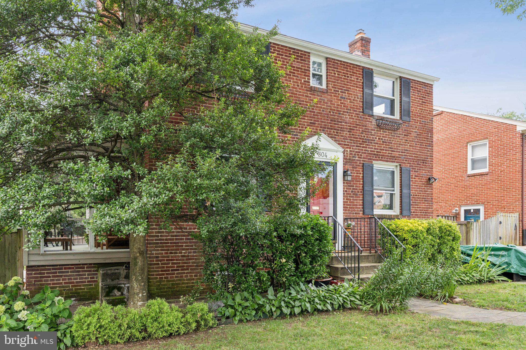 804 LANARK WAY