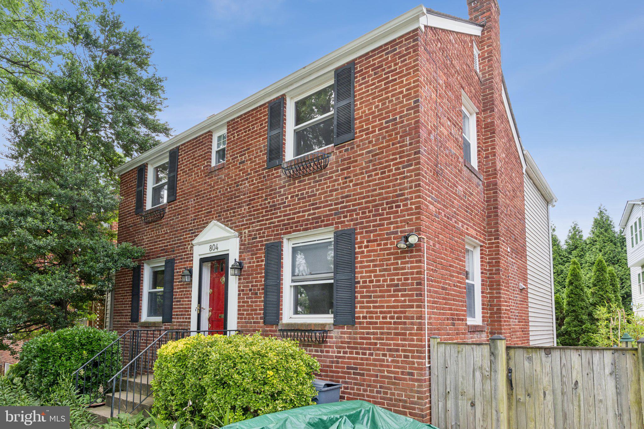 804 LANARK WAY