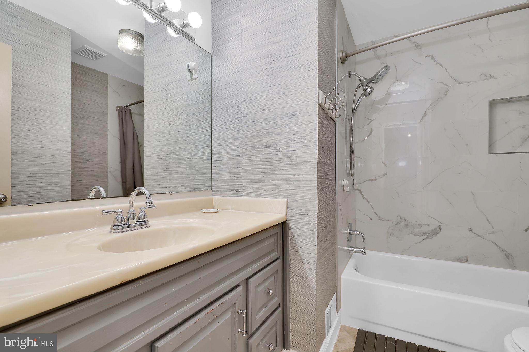 GUNNERS LAKE VILLAGE - Residential