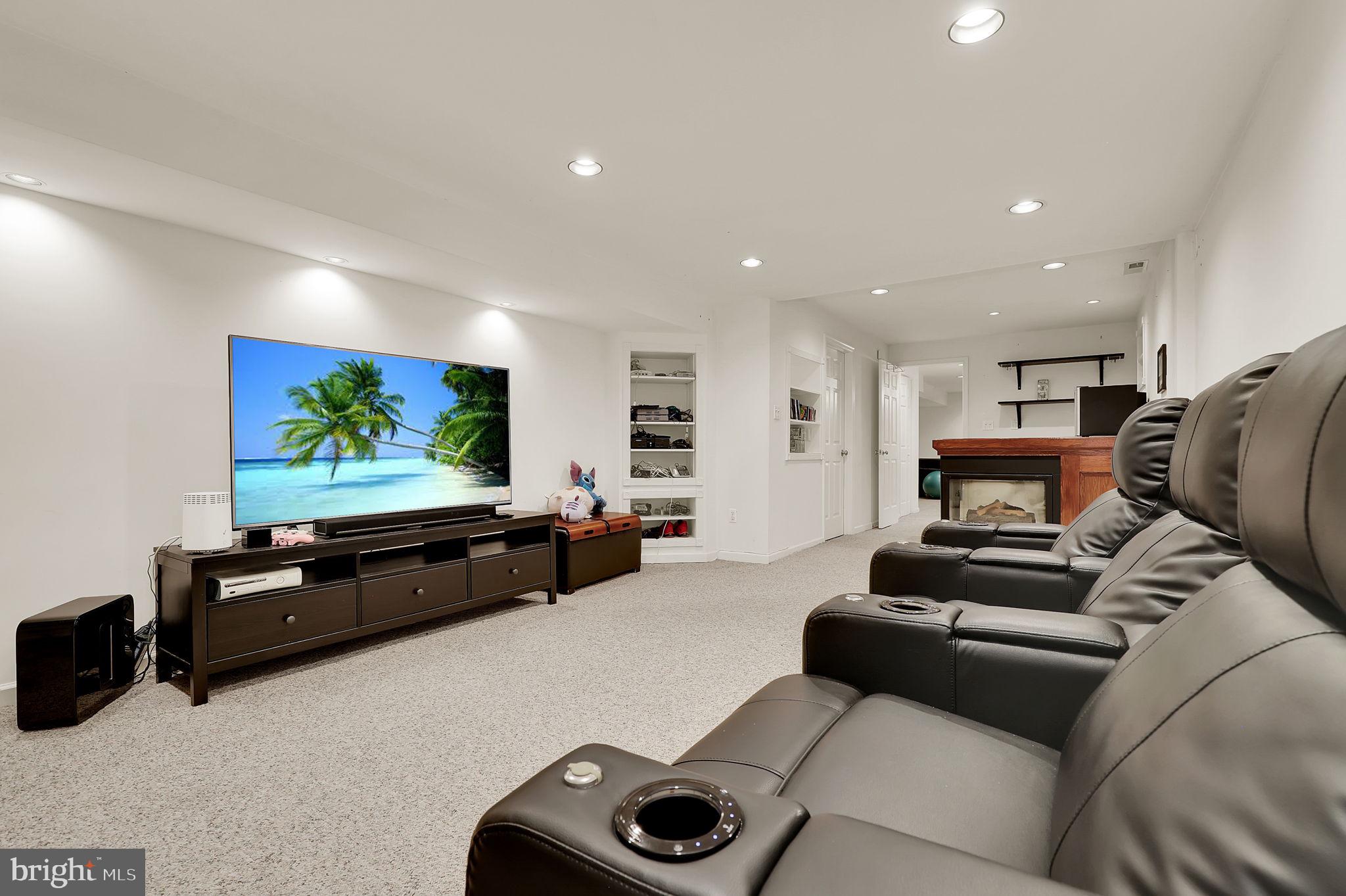 GUNNERS LAKE VILLAGE - Residential