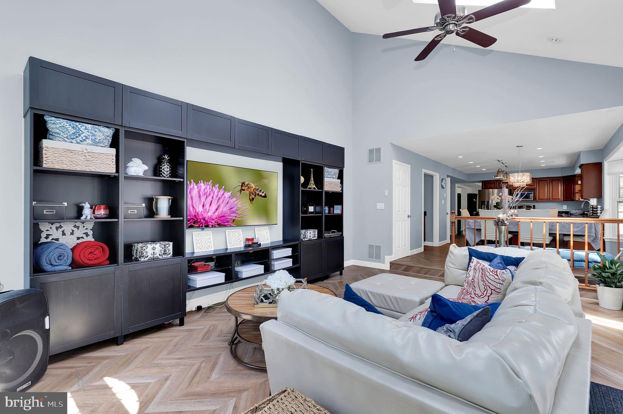 GUNNERS LAKE VILLAGE - Residential