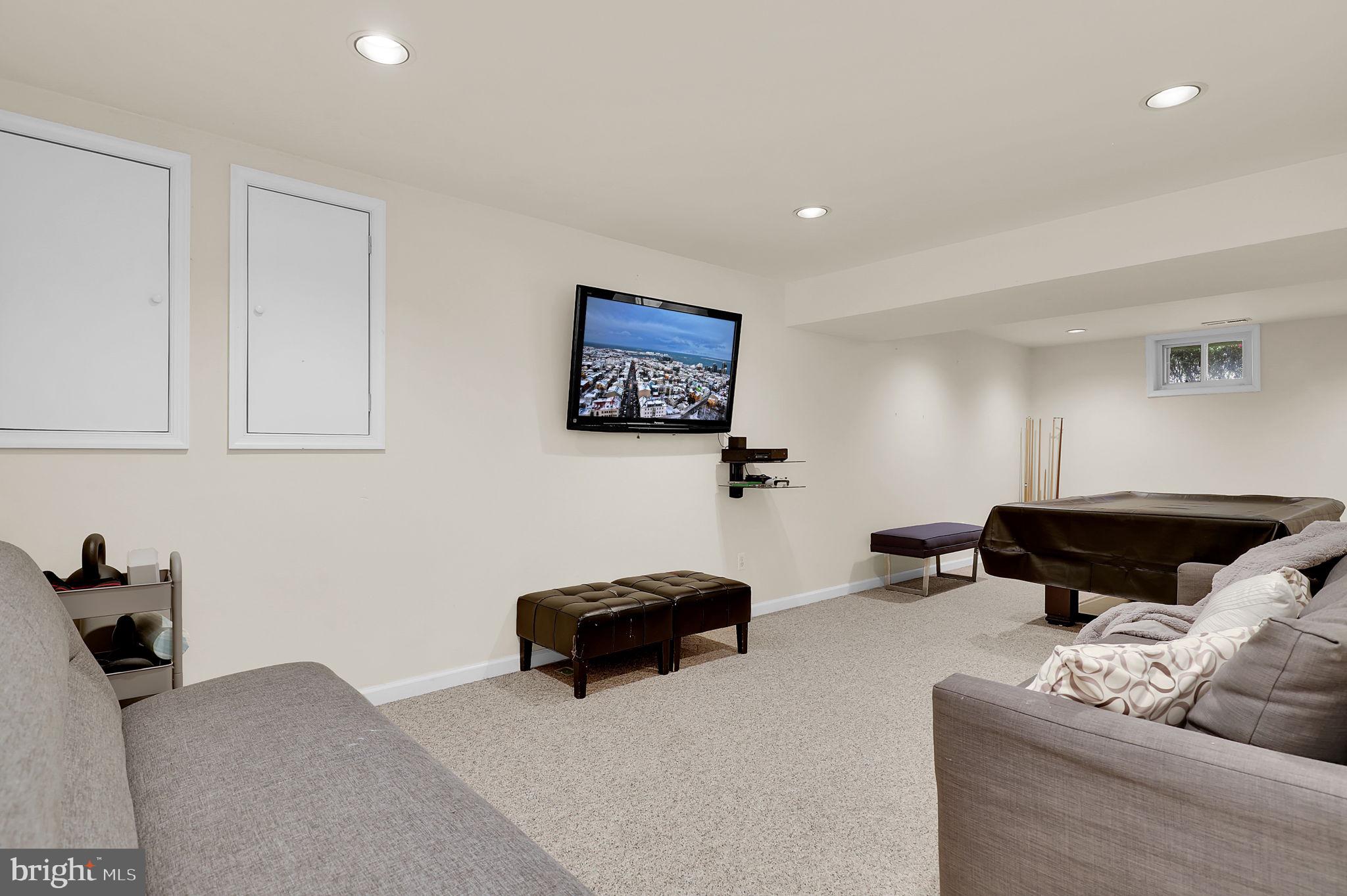 GUNNERS LAKE VILLAGE - Residential