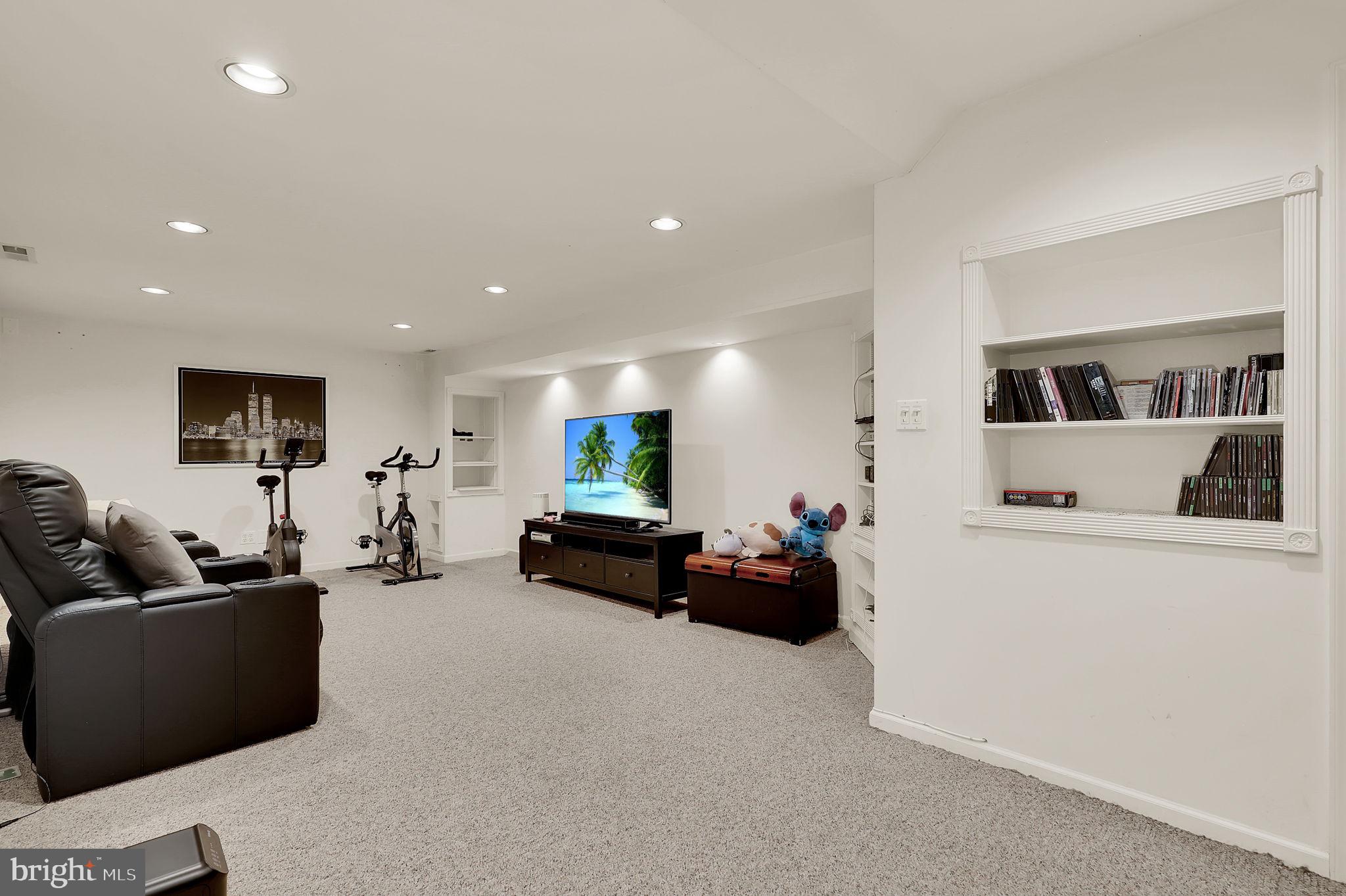 GUNNERS LAKE VILLAGE - Residential