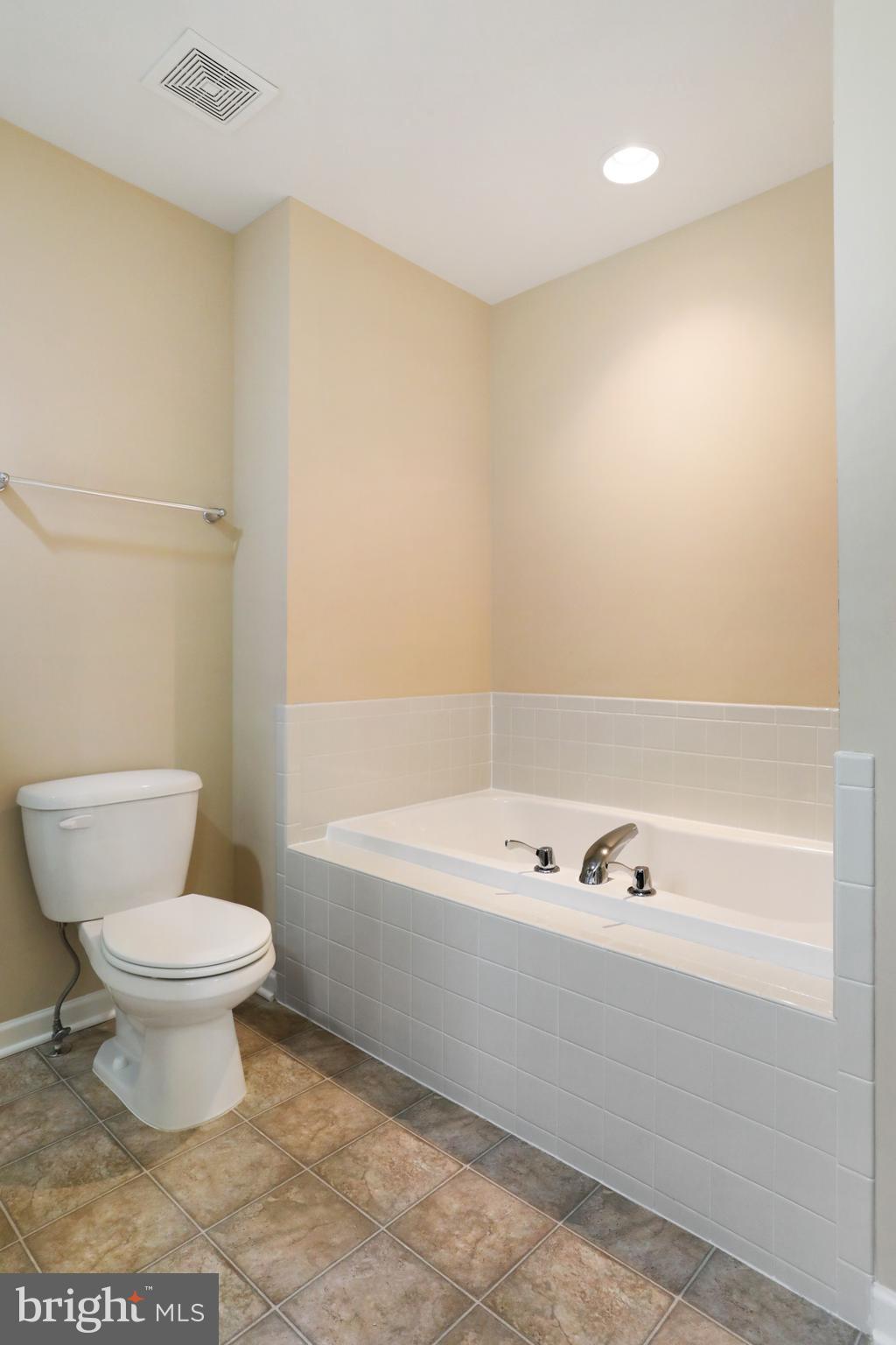 LAKELAND PLACE - Residential