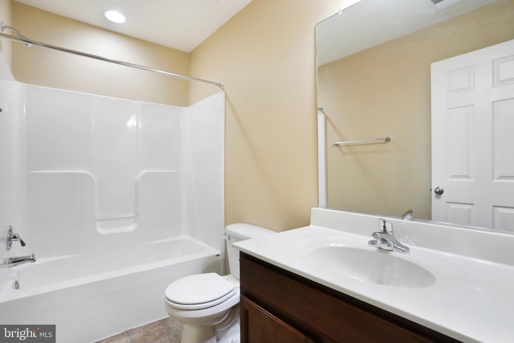 LAKELAND PLACE - Residential