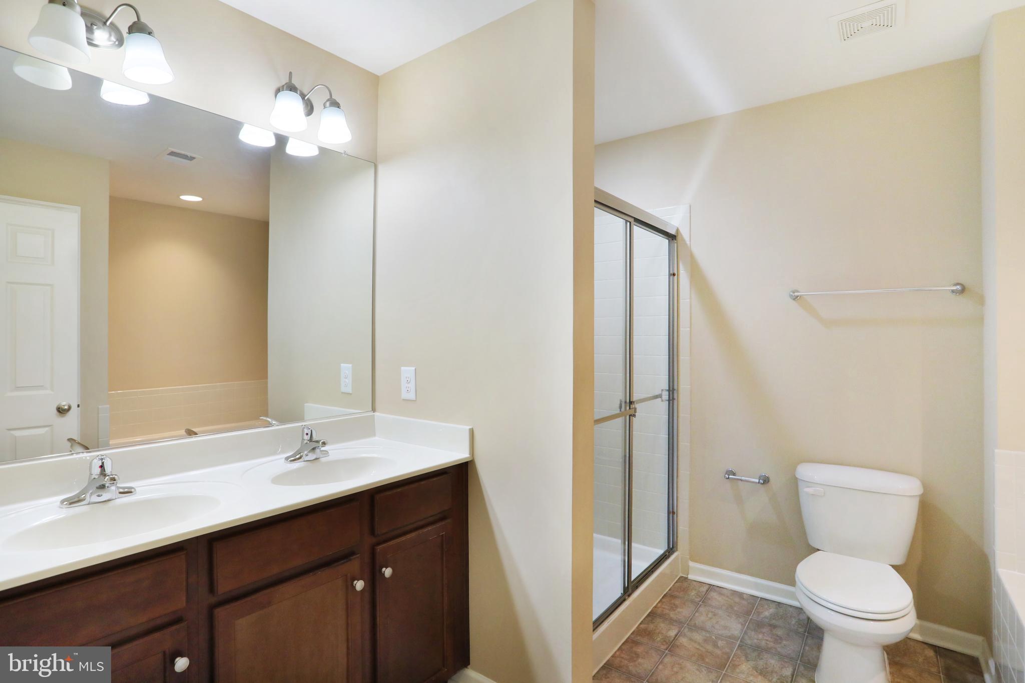 LAKELAND PLACE - Residential