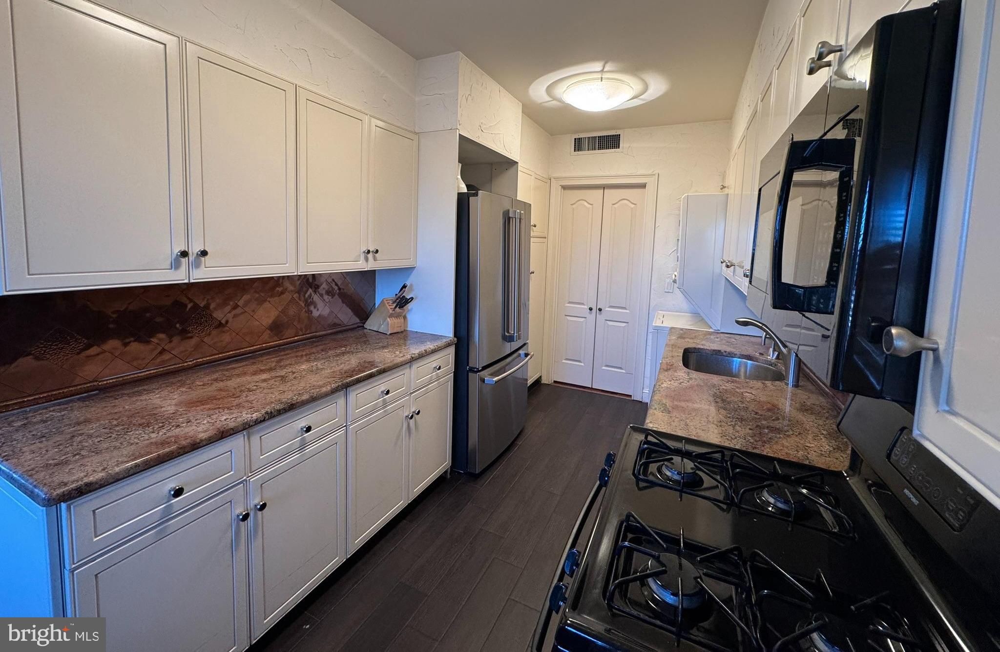 PRESIDENTIAL ESTS - Residential