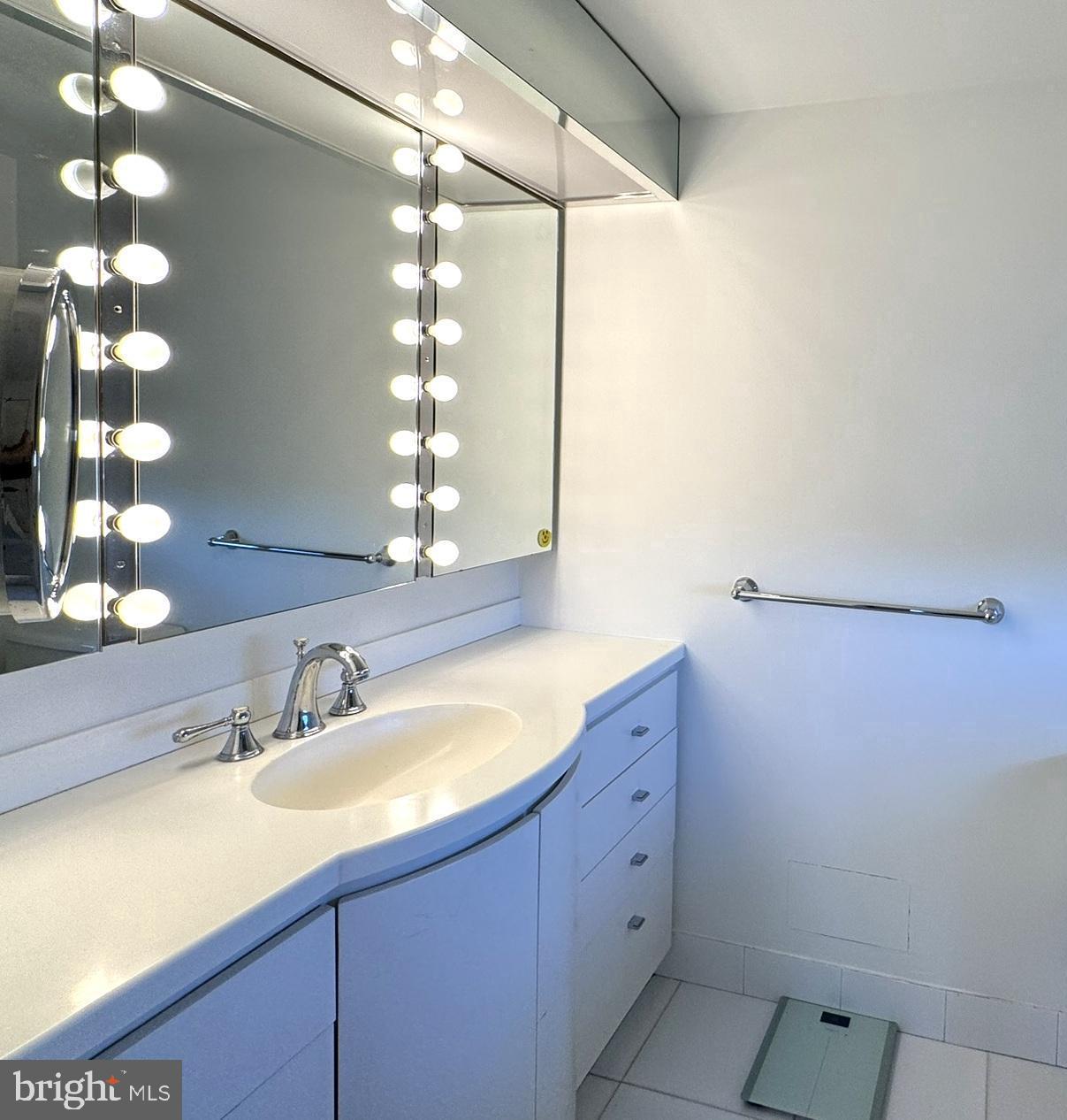 PRESIDENTIAL ESTS - Residential