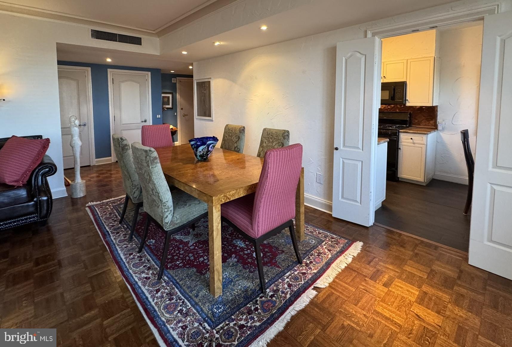 PRESIDENTIAL ESTS - Residential