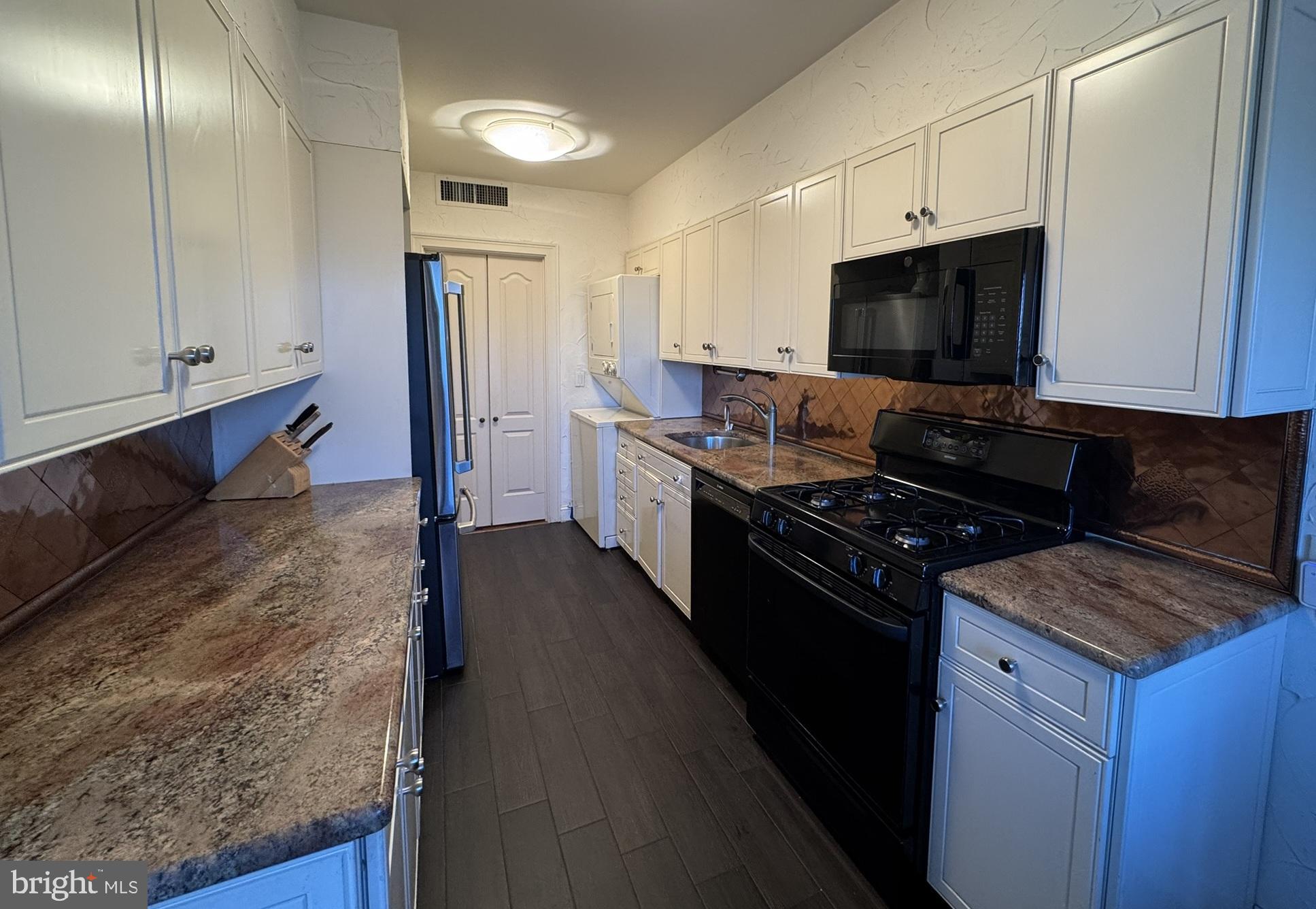 PRESIDENTIAL ESTS - Residential