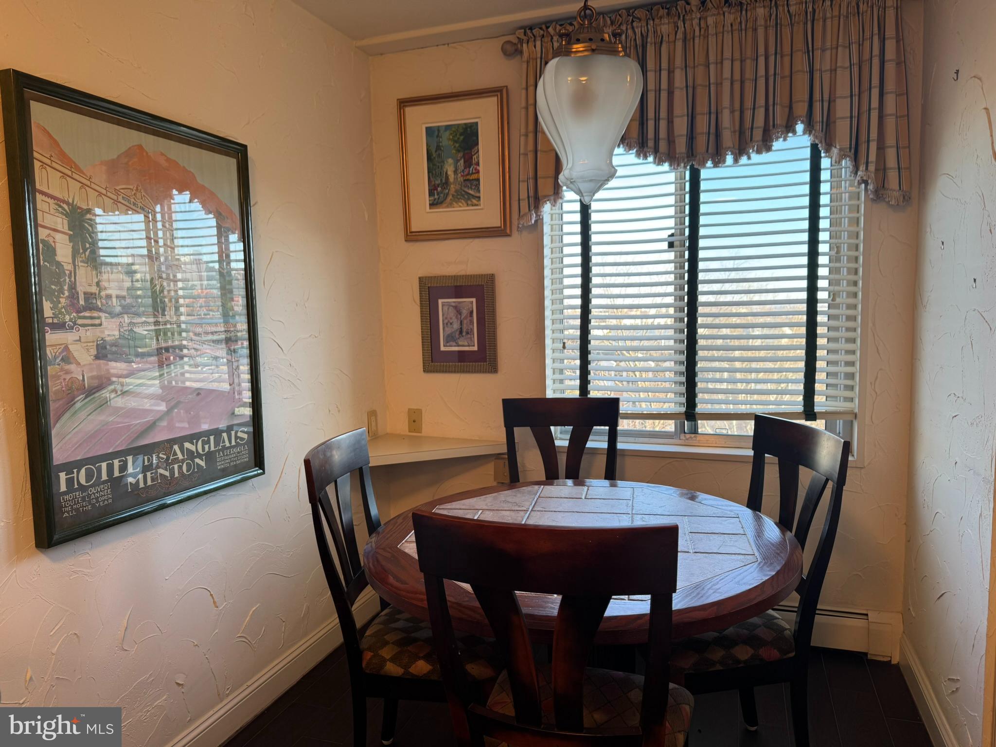 PRESIDENTIAL ESTS - Residential