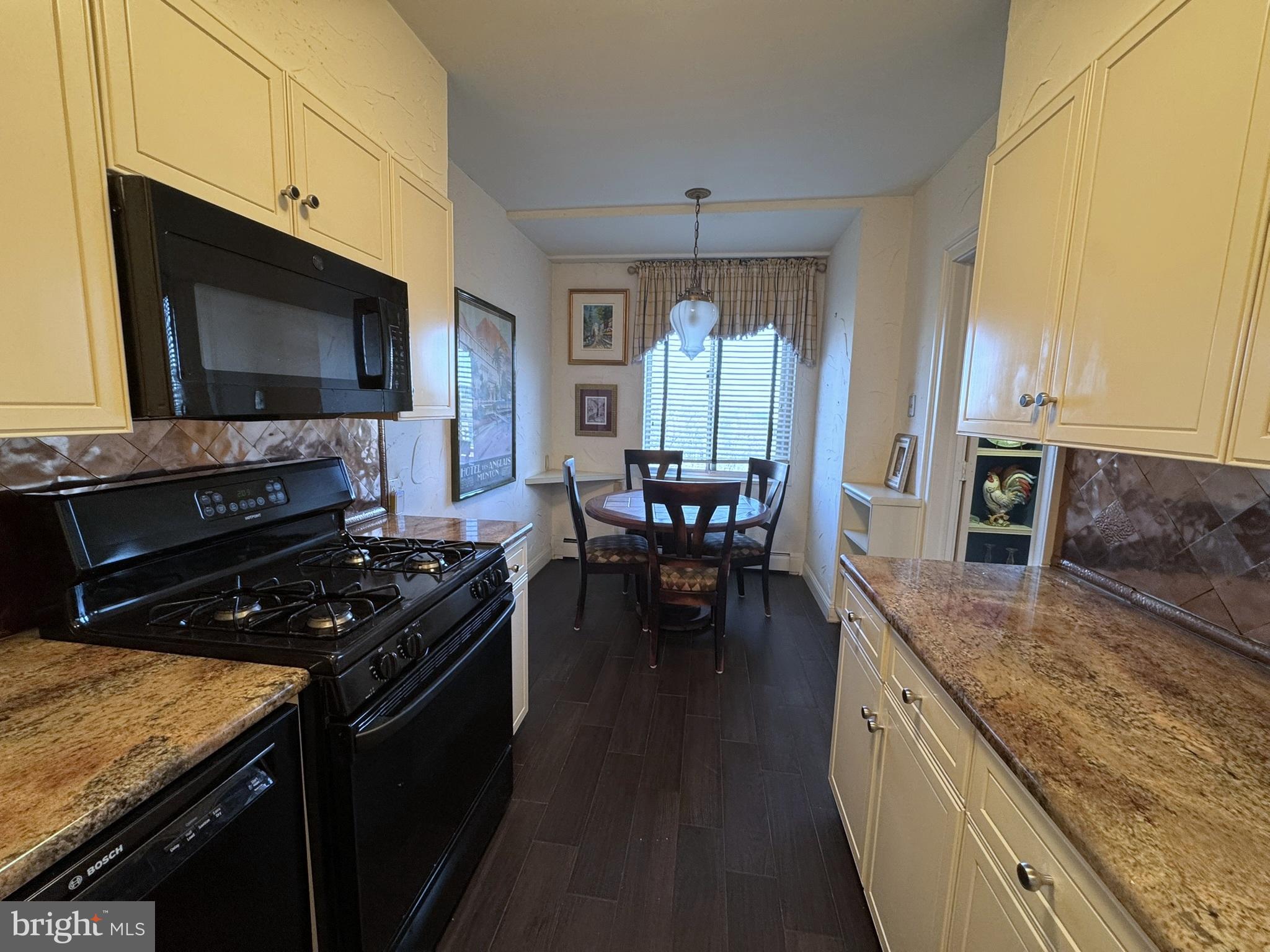 PRESIDENTIAL ESTS - Residential