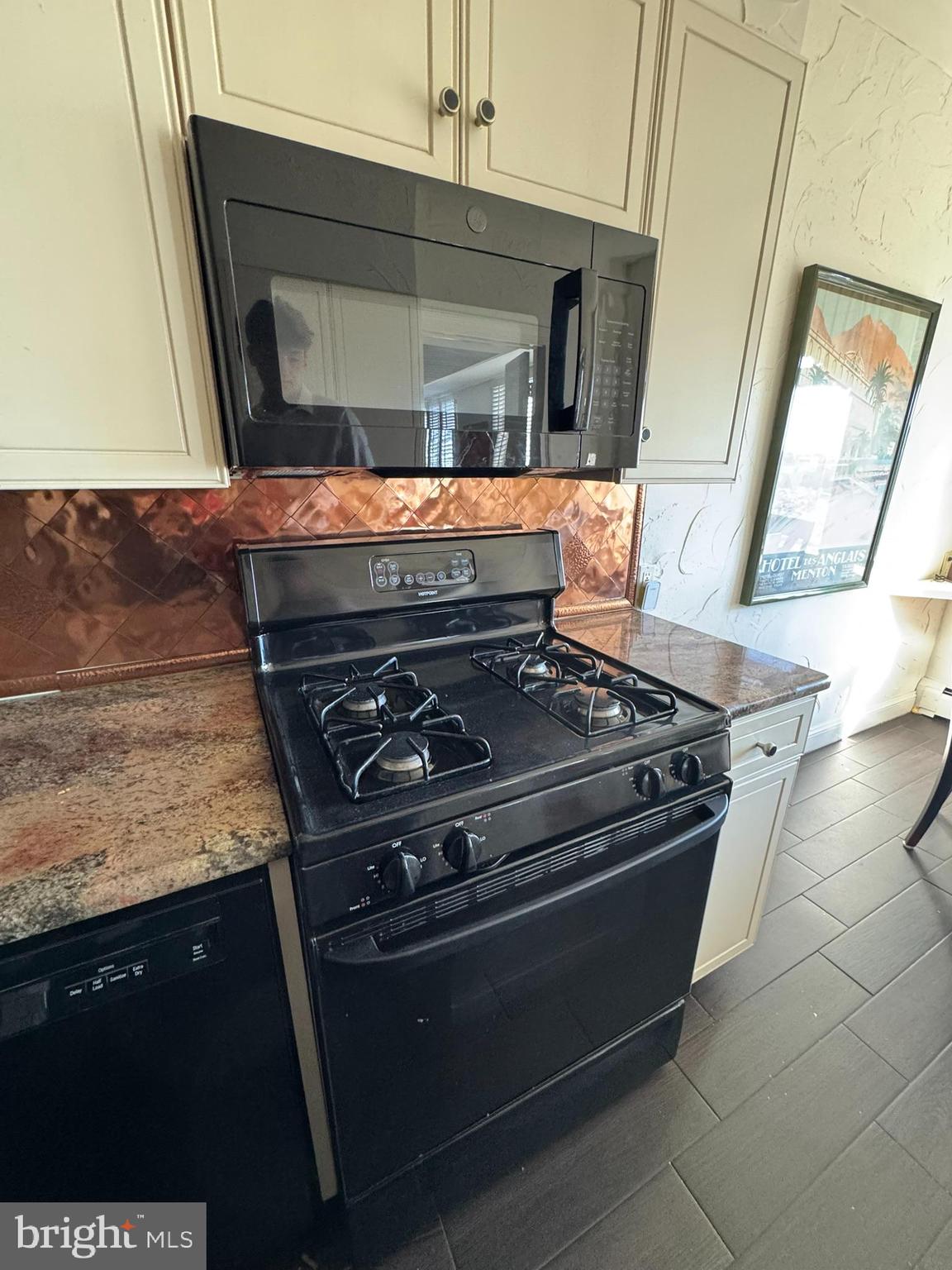 PRESIDENTIAL ESTS - Residential