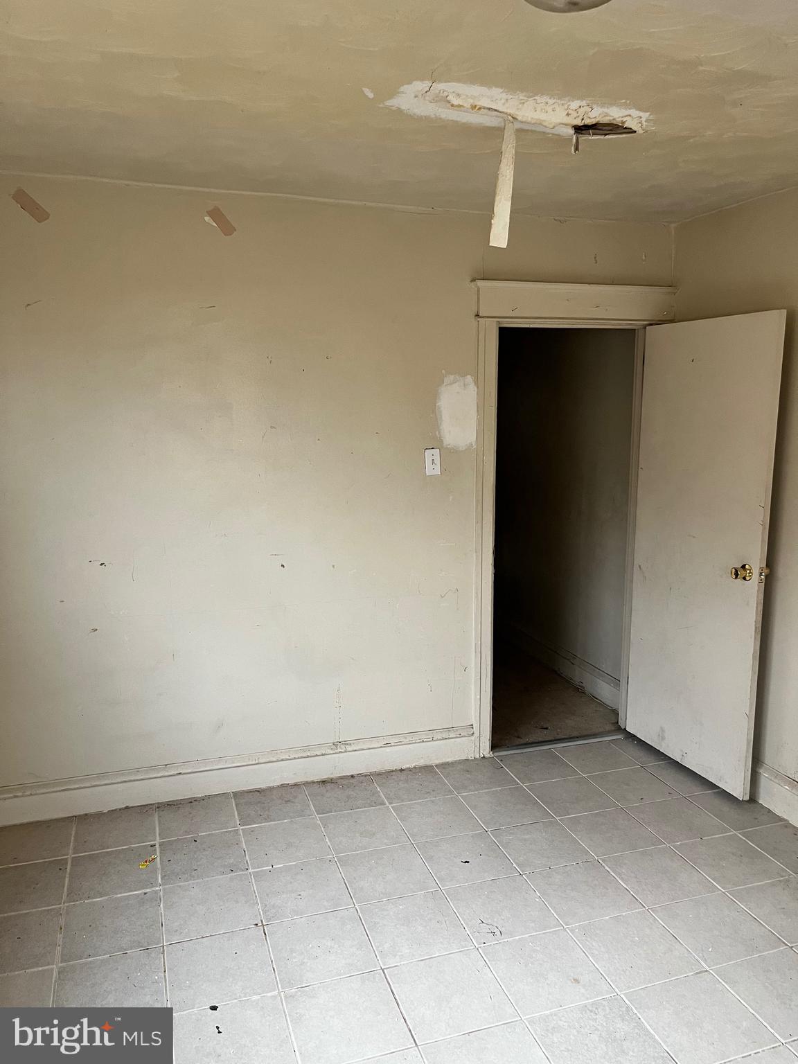 WEST OAK LANE - Residential