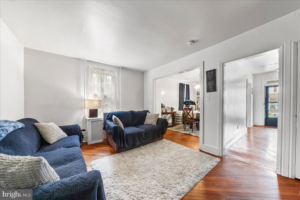 438 W 1ST AVENUE