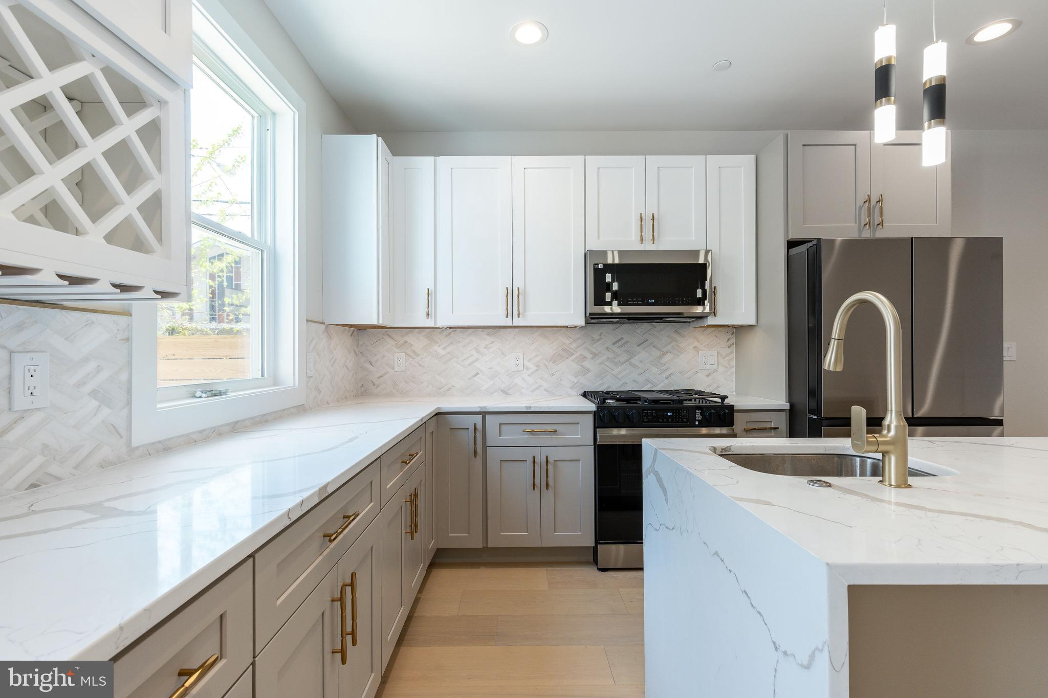 POINT BREEZE - Residential