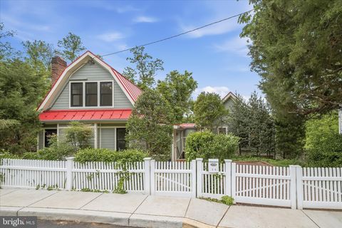 Photo of 26 Wellesley Circle, GLEN ECHO, MD 20812 (MLS # MDMC2223422)