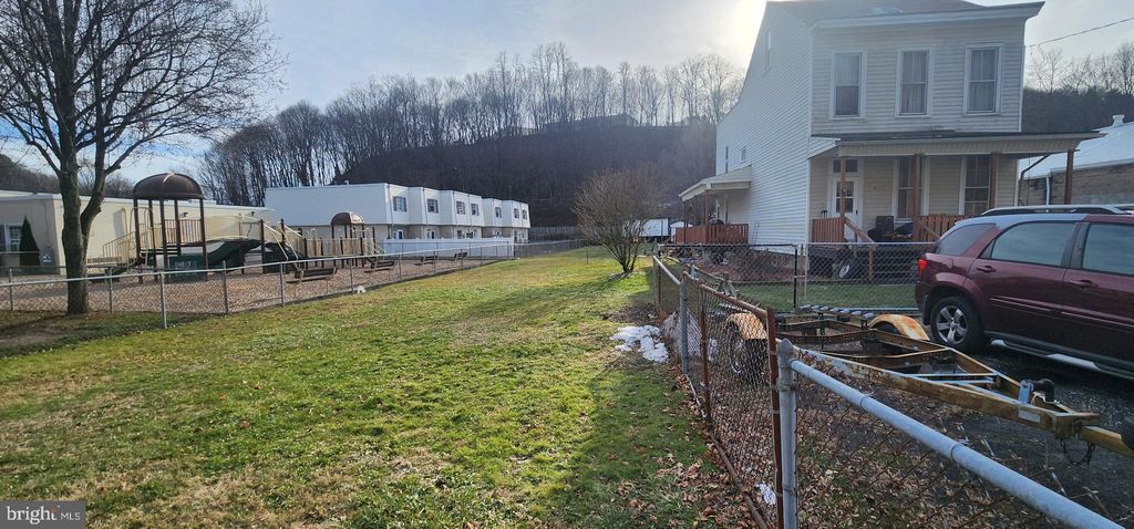 Photo of 143 W Railroad Street, POTTSVILLE, PA 17901 (MLS # PASK2024920)