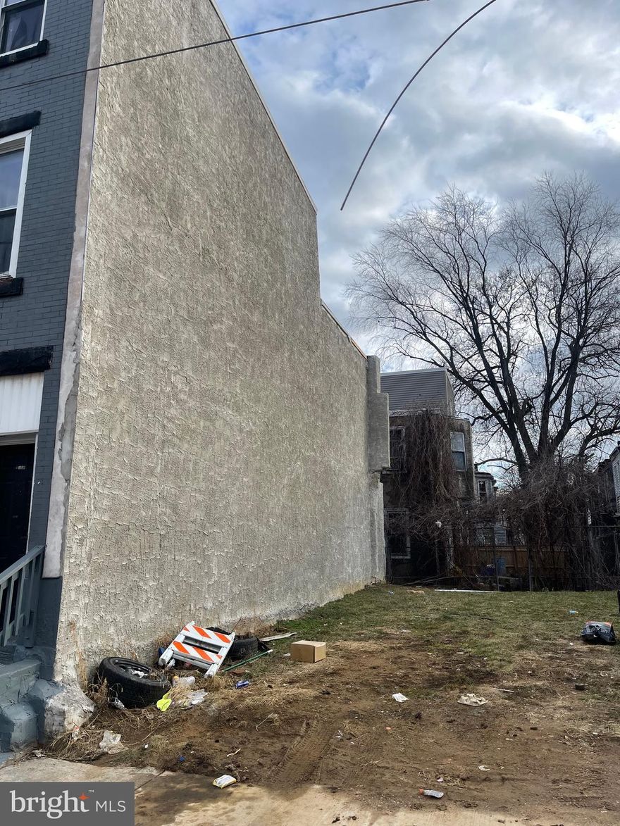 Vacant land opportunity in the heart of Philadelphia's Brewerytown neighborhood. Ideal for investors or builders seeking a straightforward residential project. This location offers convenient access to public transportation, major roadways, and neighborhood amenities.