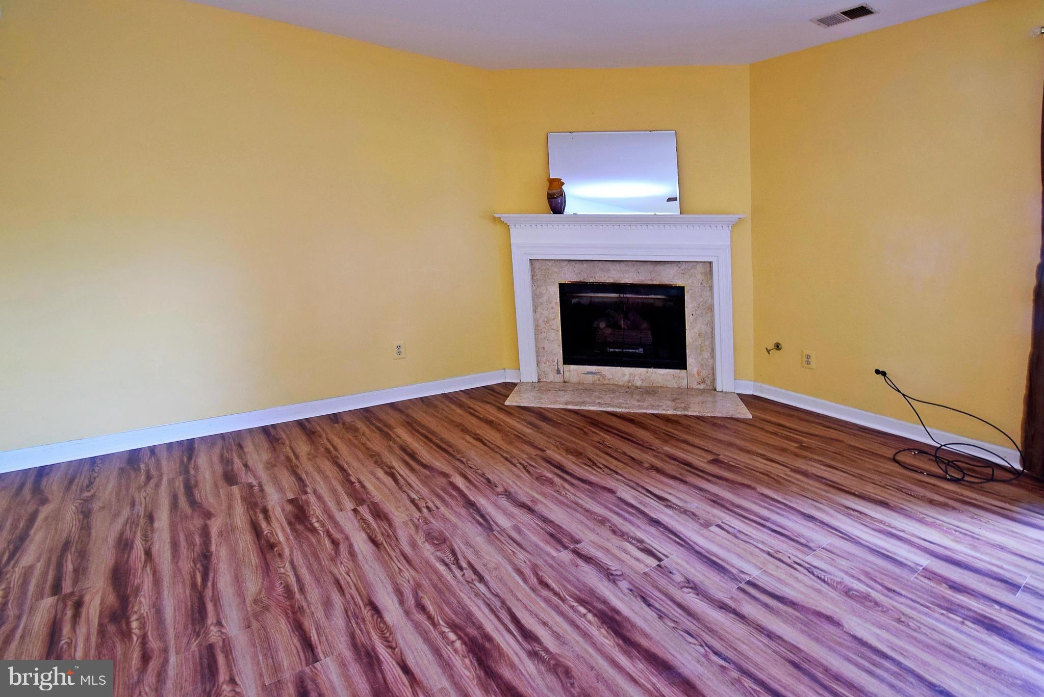 SPRING KNOLL - Residential