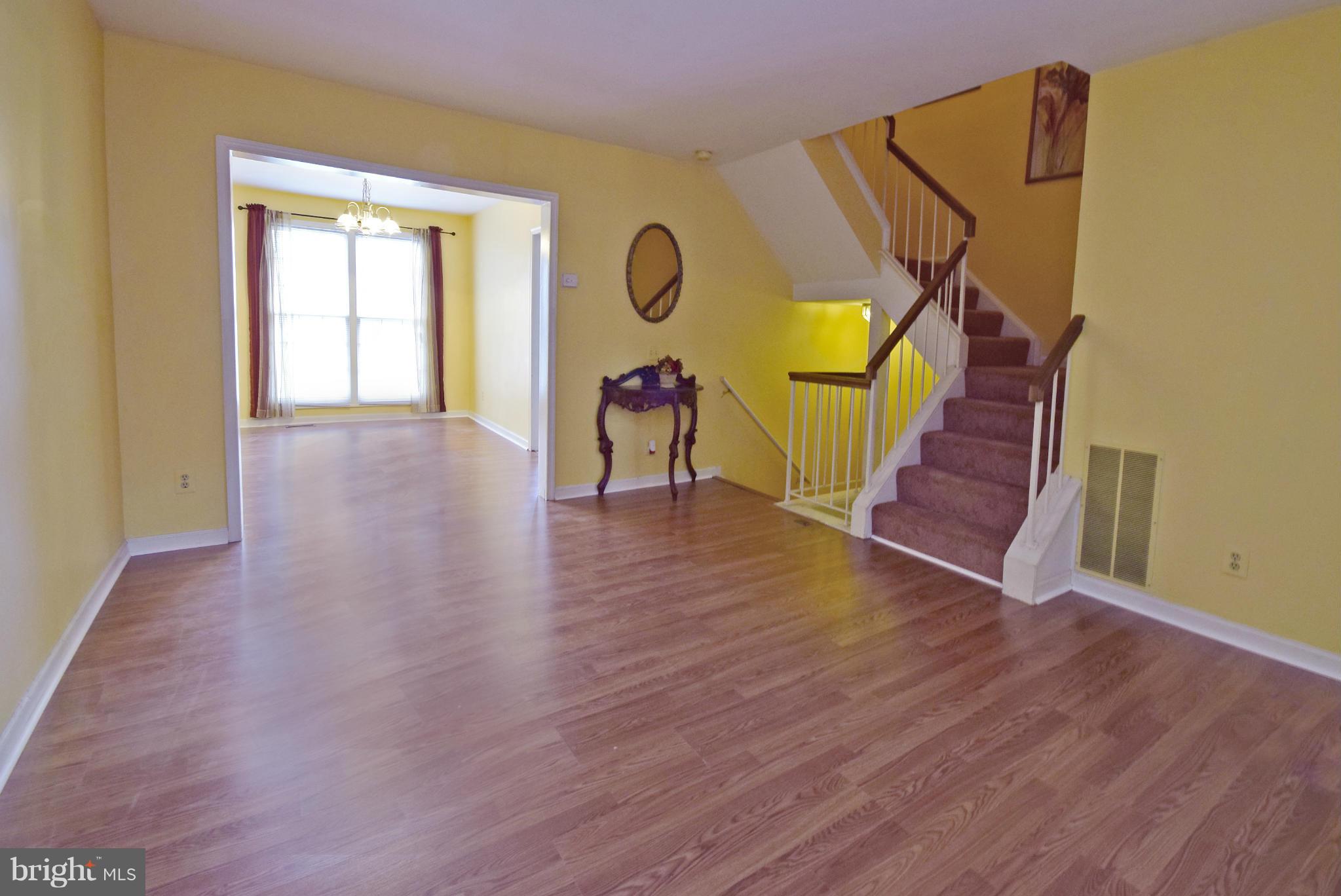 SPRING KNOLL - Residential