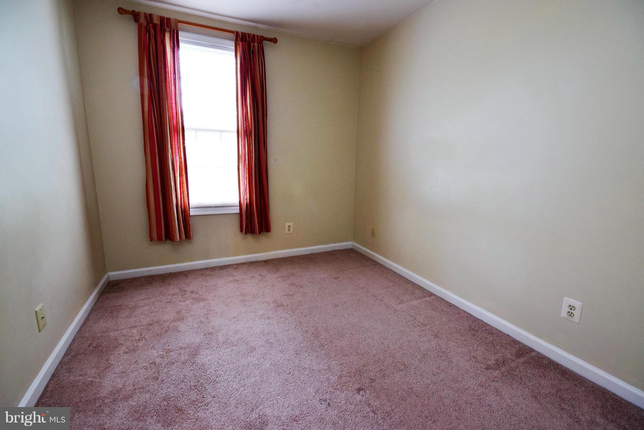 SPRING KNOLL - Residential