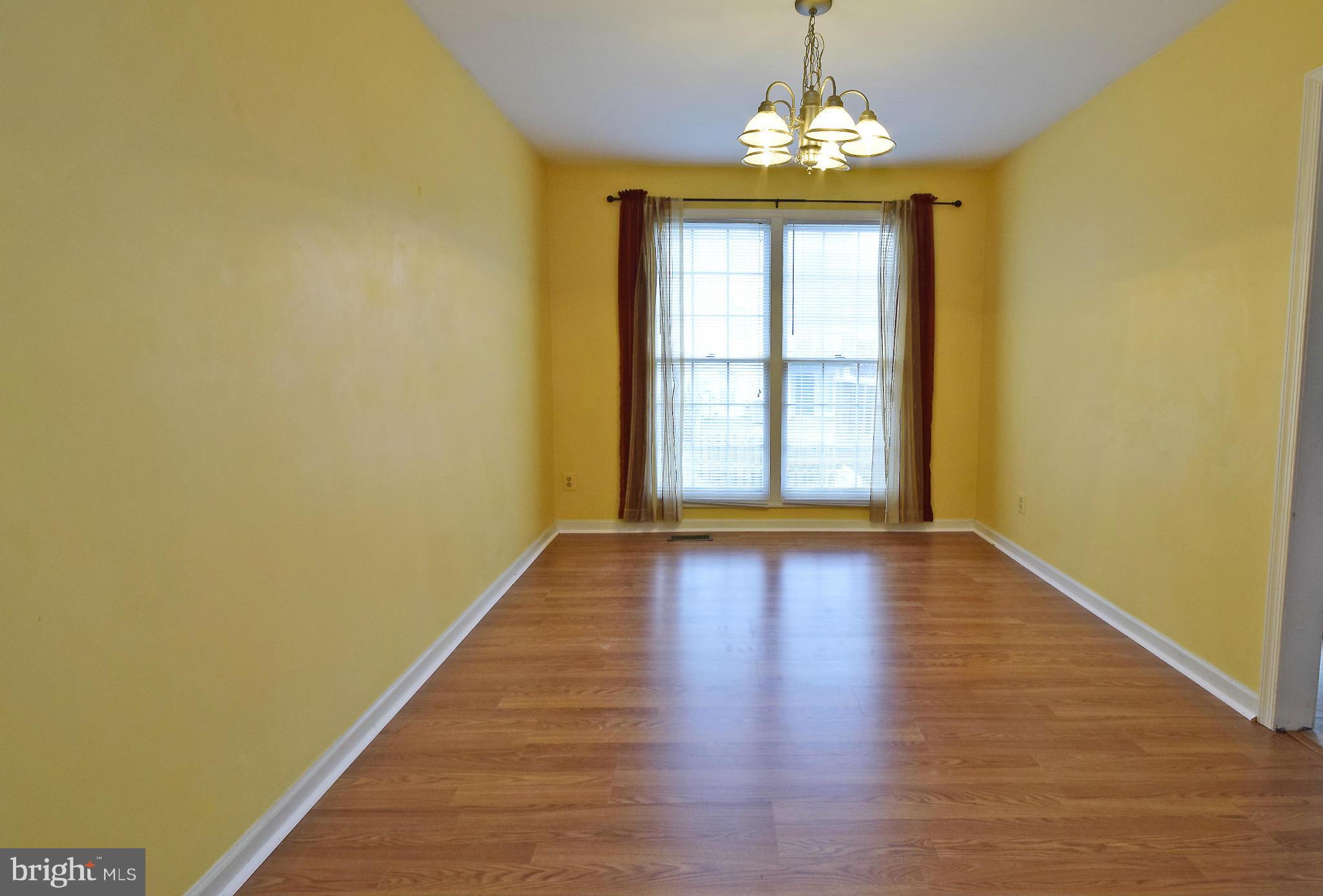 SPRING KNOLL - Residential