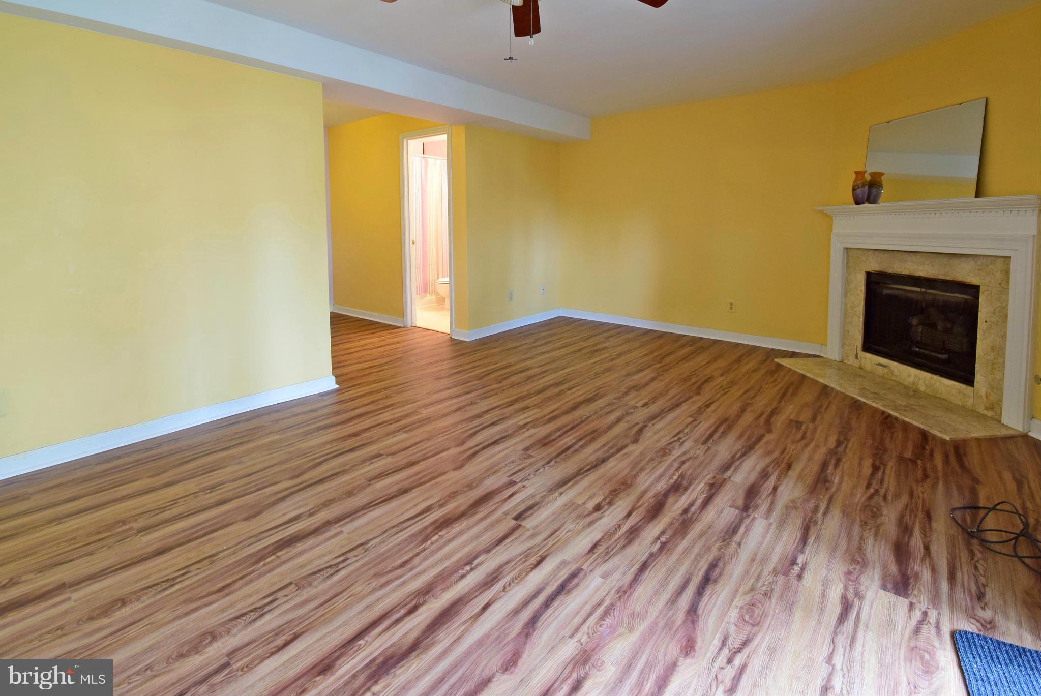 SPRING KNOLL - Residential