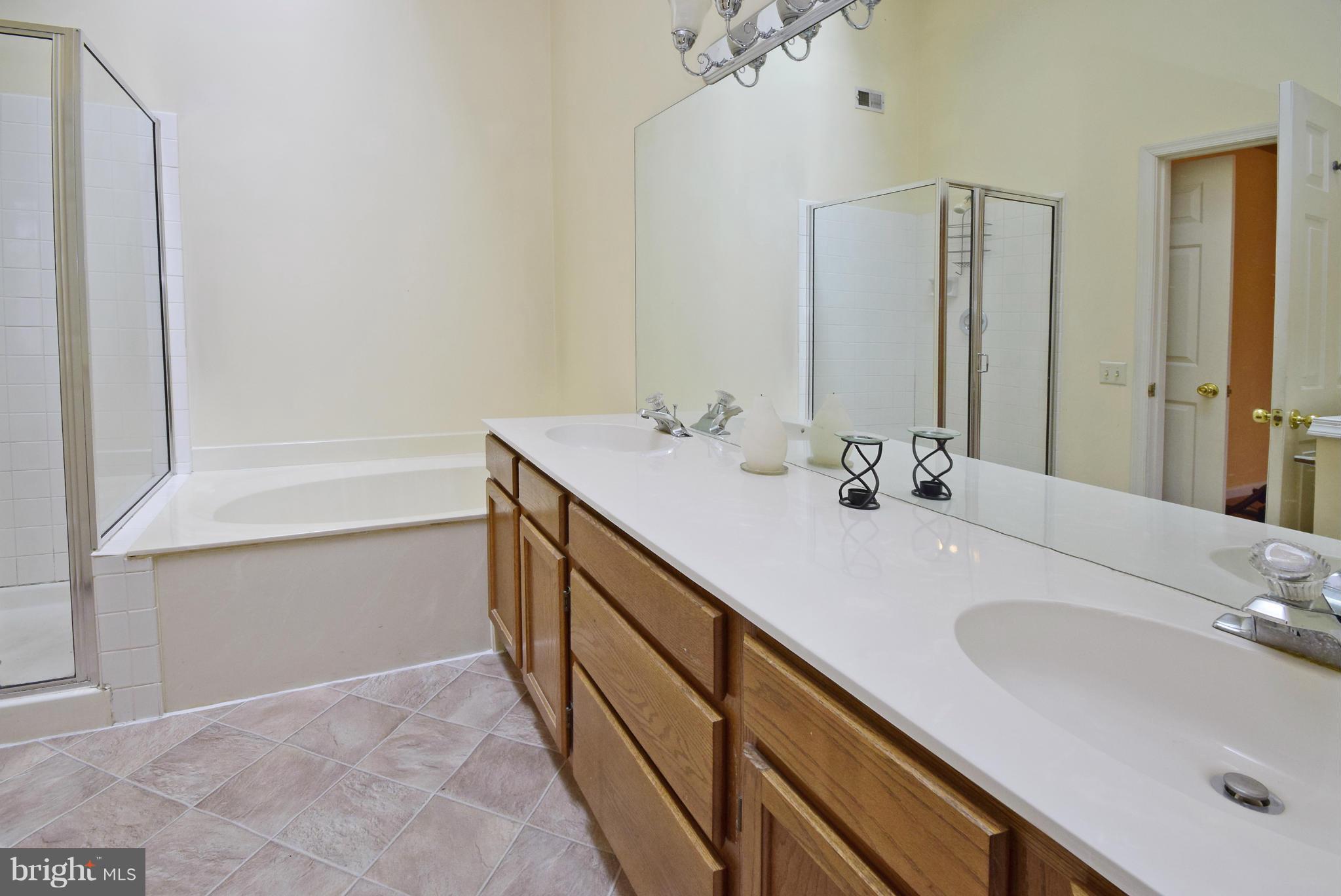 SPRING KNOLL - Residential