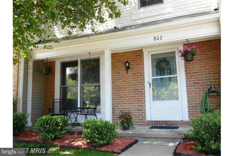 SPRING KNOLL - Residential