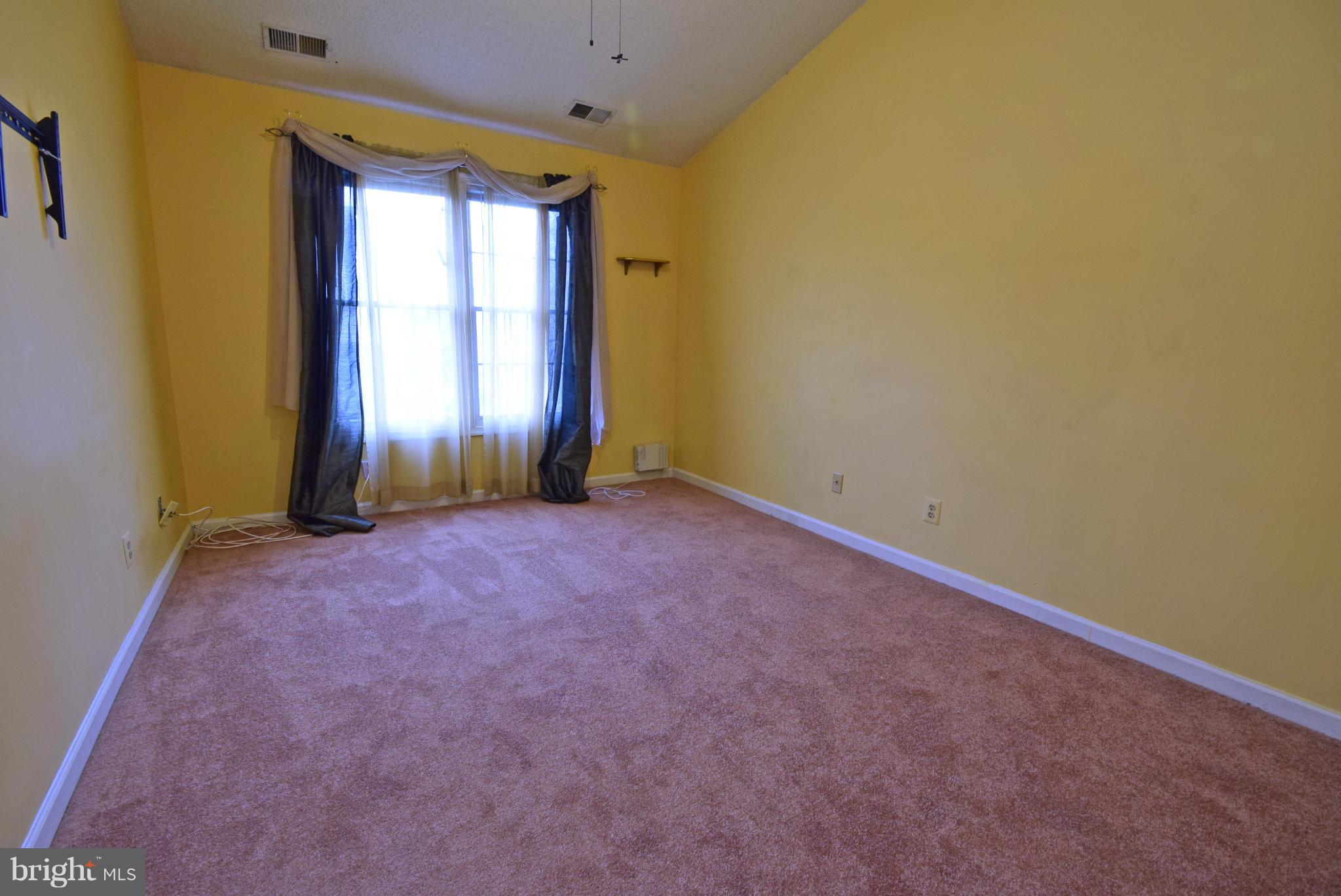 SPRING KNOLL - Residential