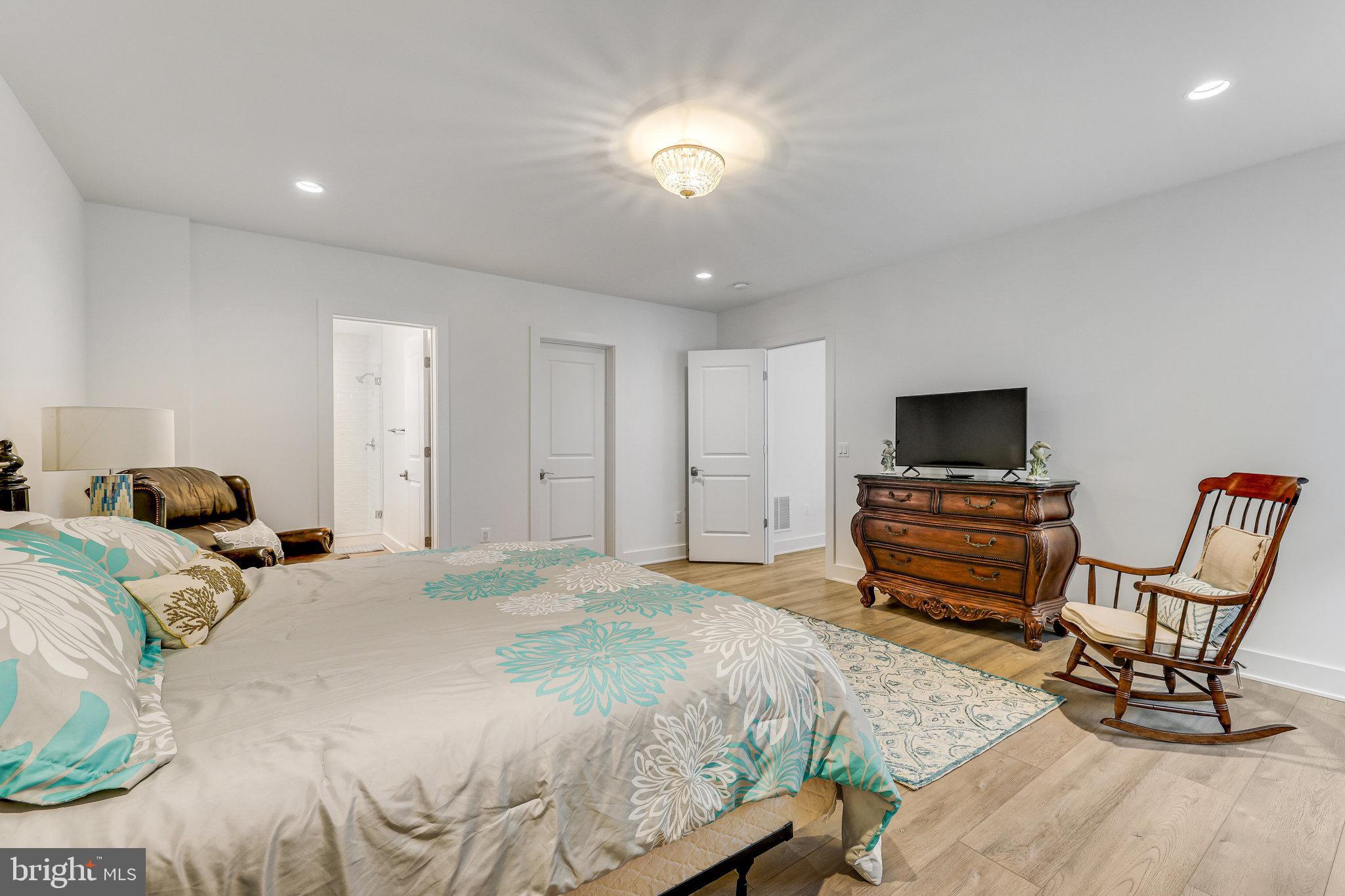 VIENNA WOODS - Residential