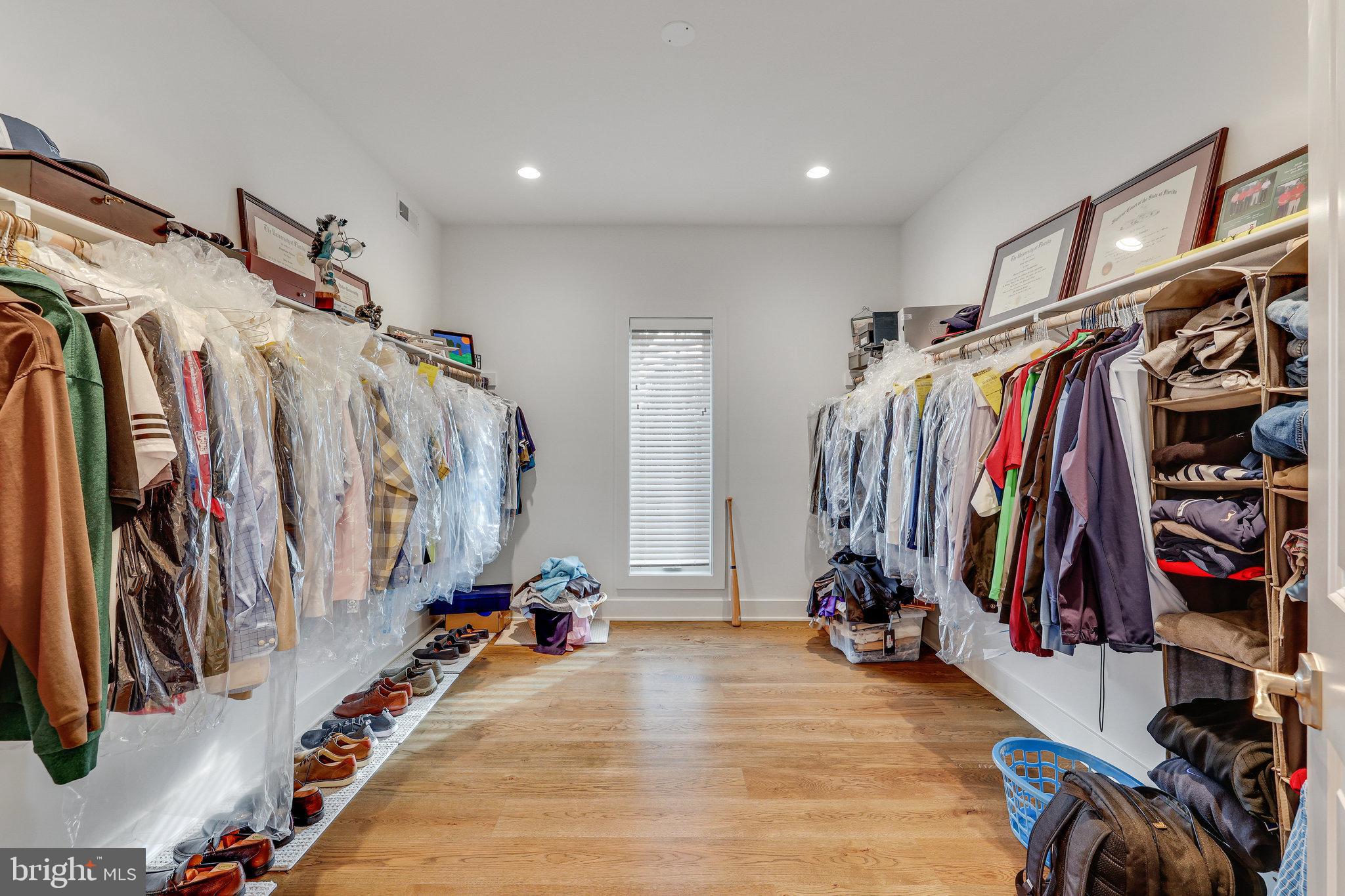 VIENNA WOODS - Residential