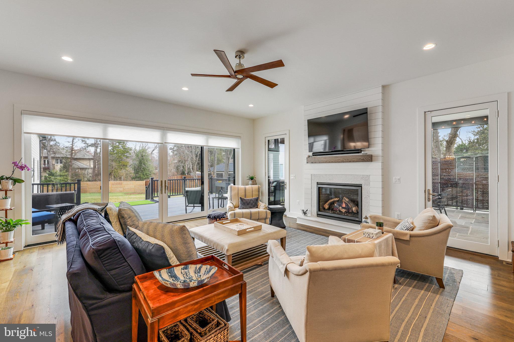 VIENNA WOODS - Residential