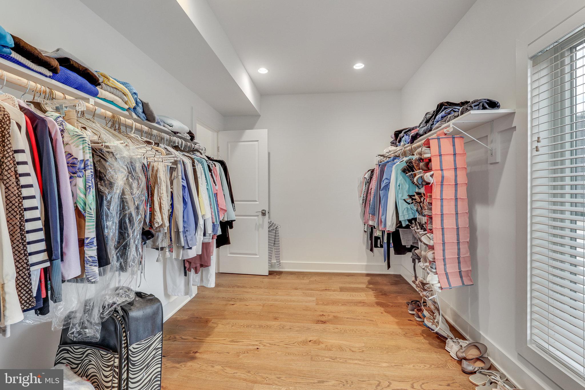 VIENNA WOODS - Residential