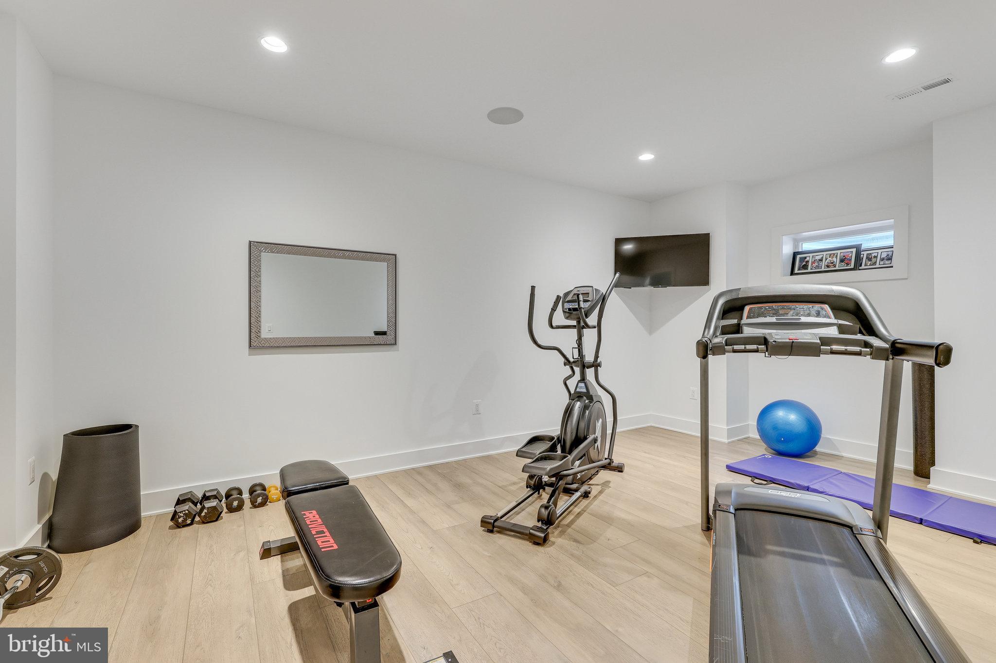 VIENNA WOODS - Residential