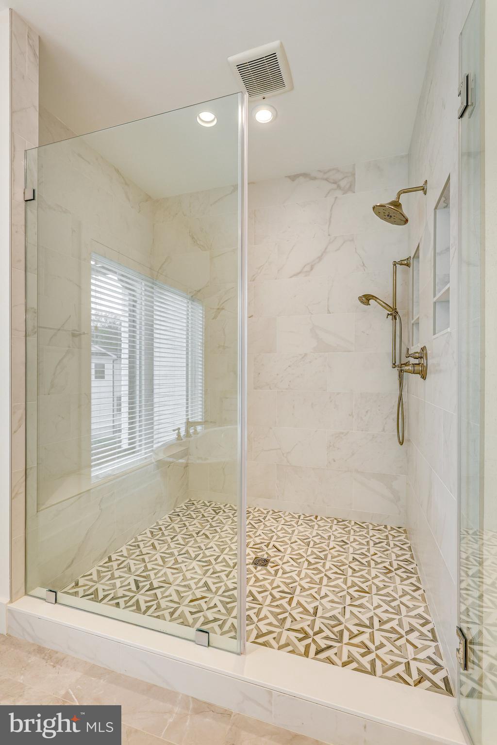 VIENNA WOODS - Residential