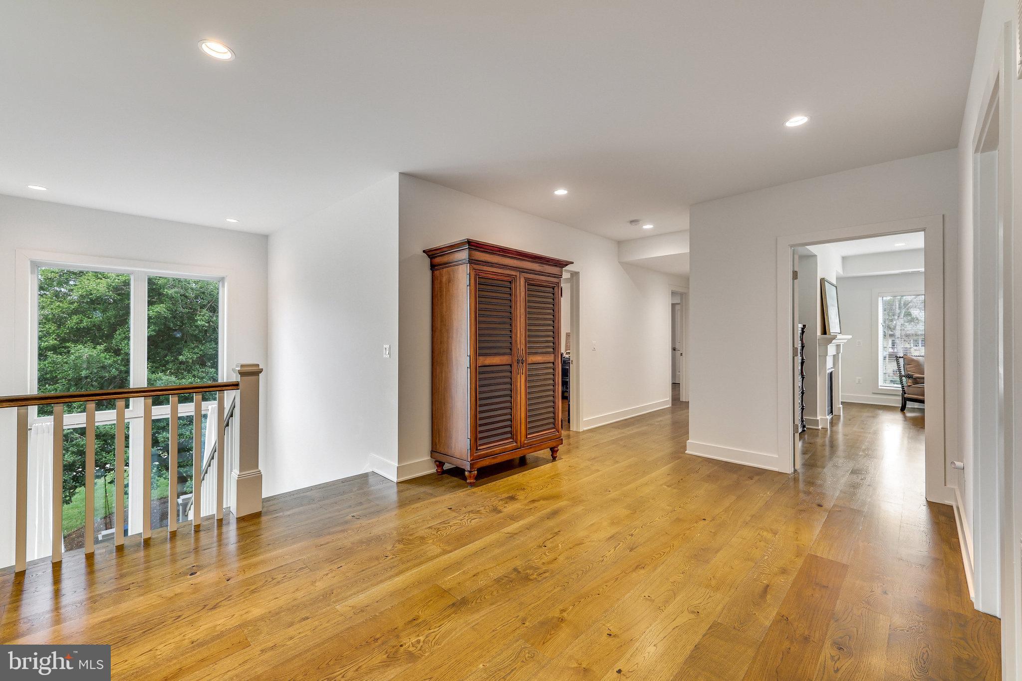 VIENNA WOODS - Residential