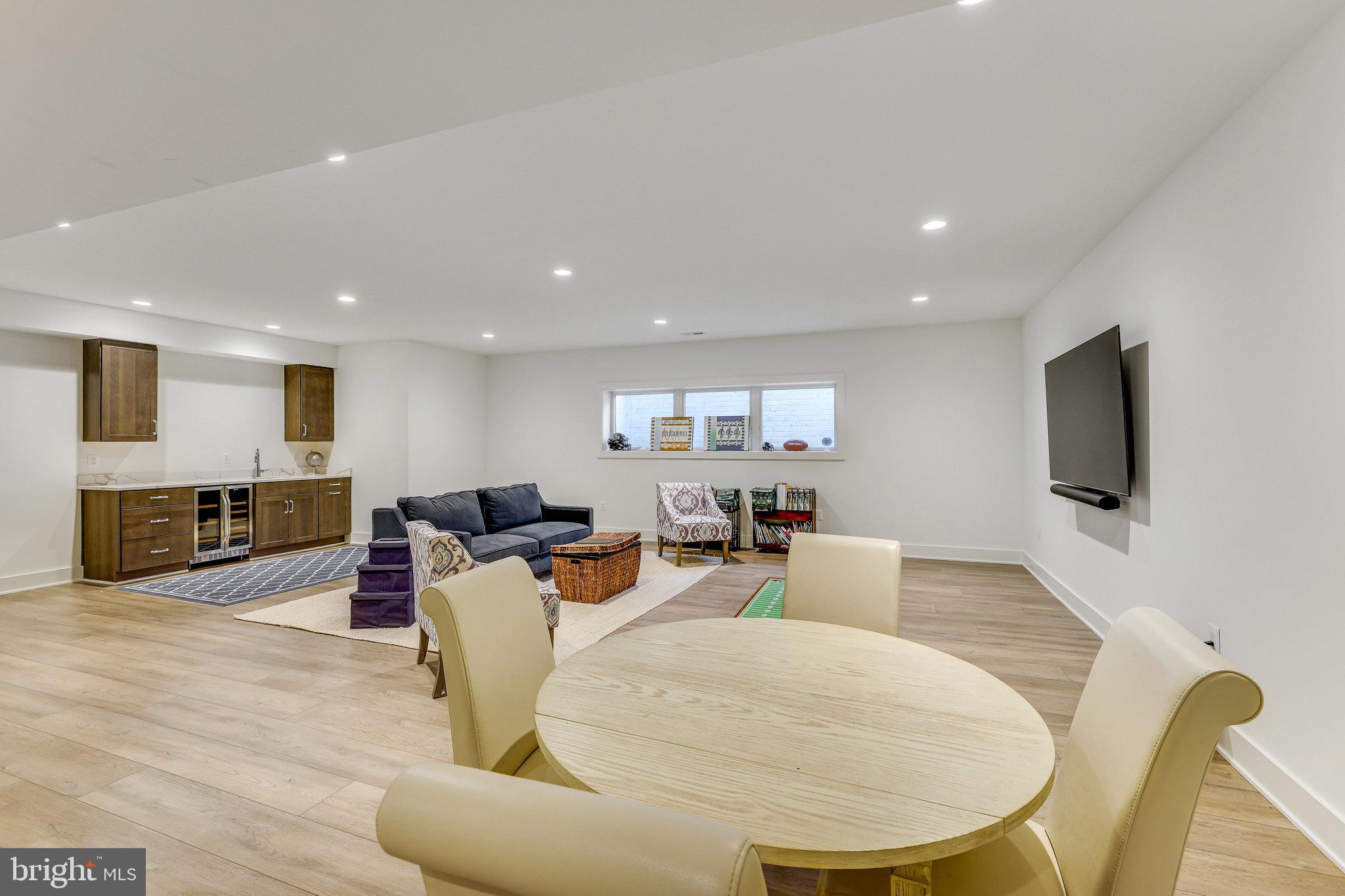 VIENNA WOODS - Residential