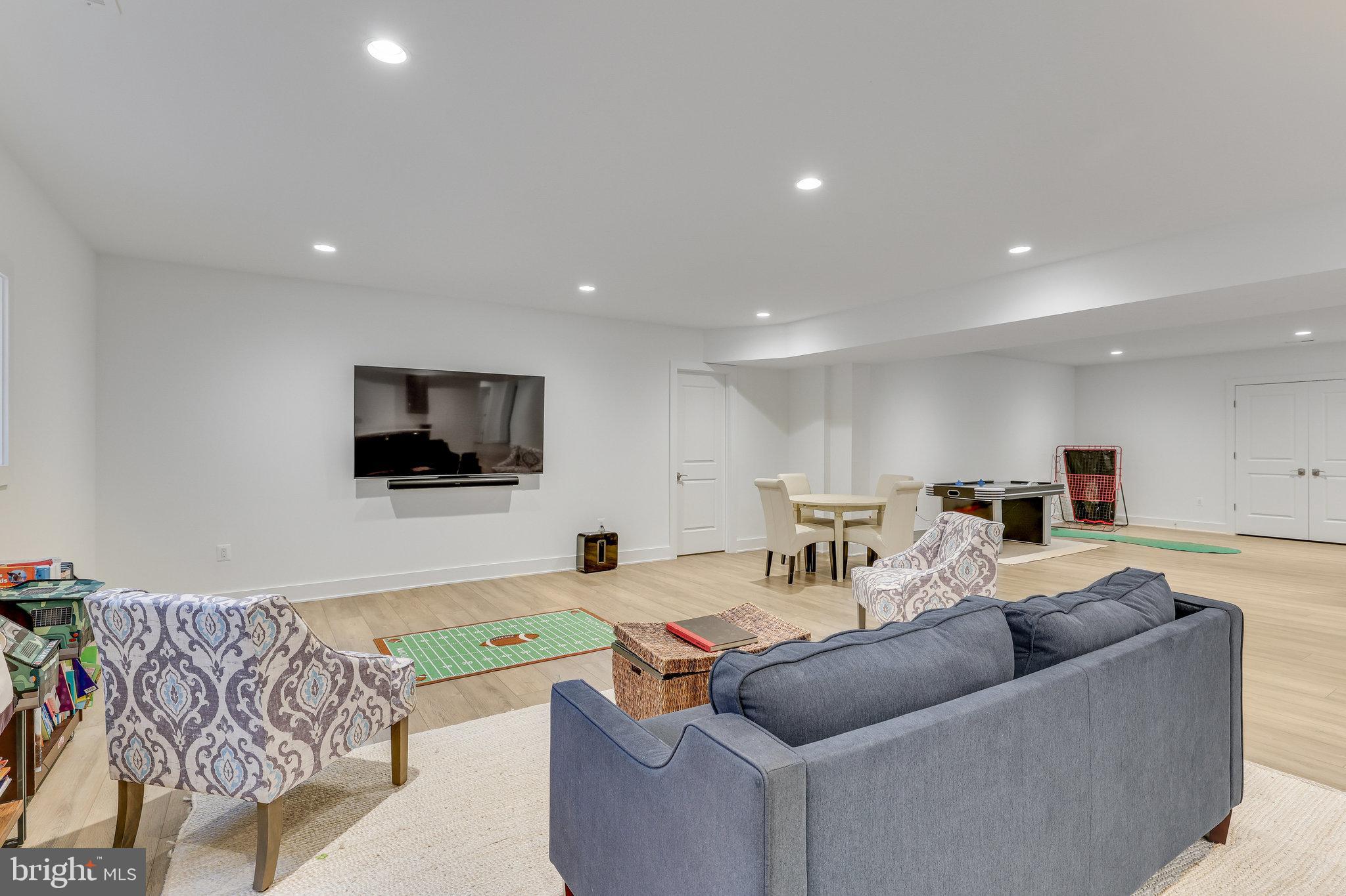 VIENNA WOODS - Residential