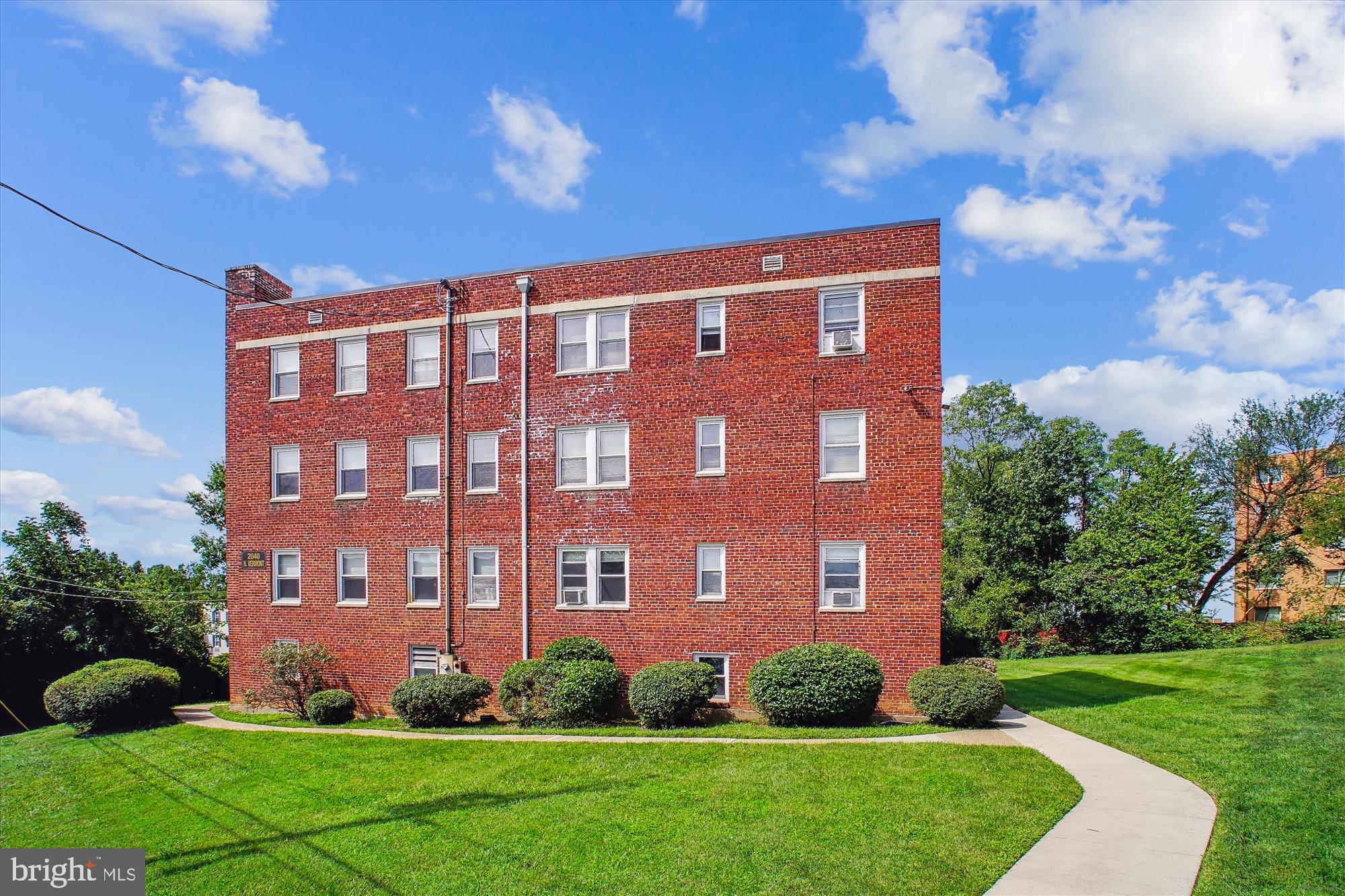 2040 N VERMONT STREET 105
