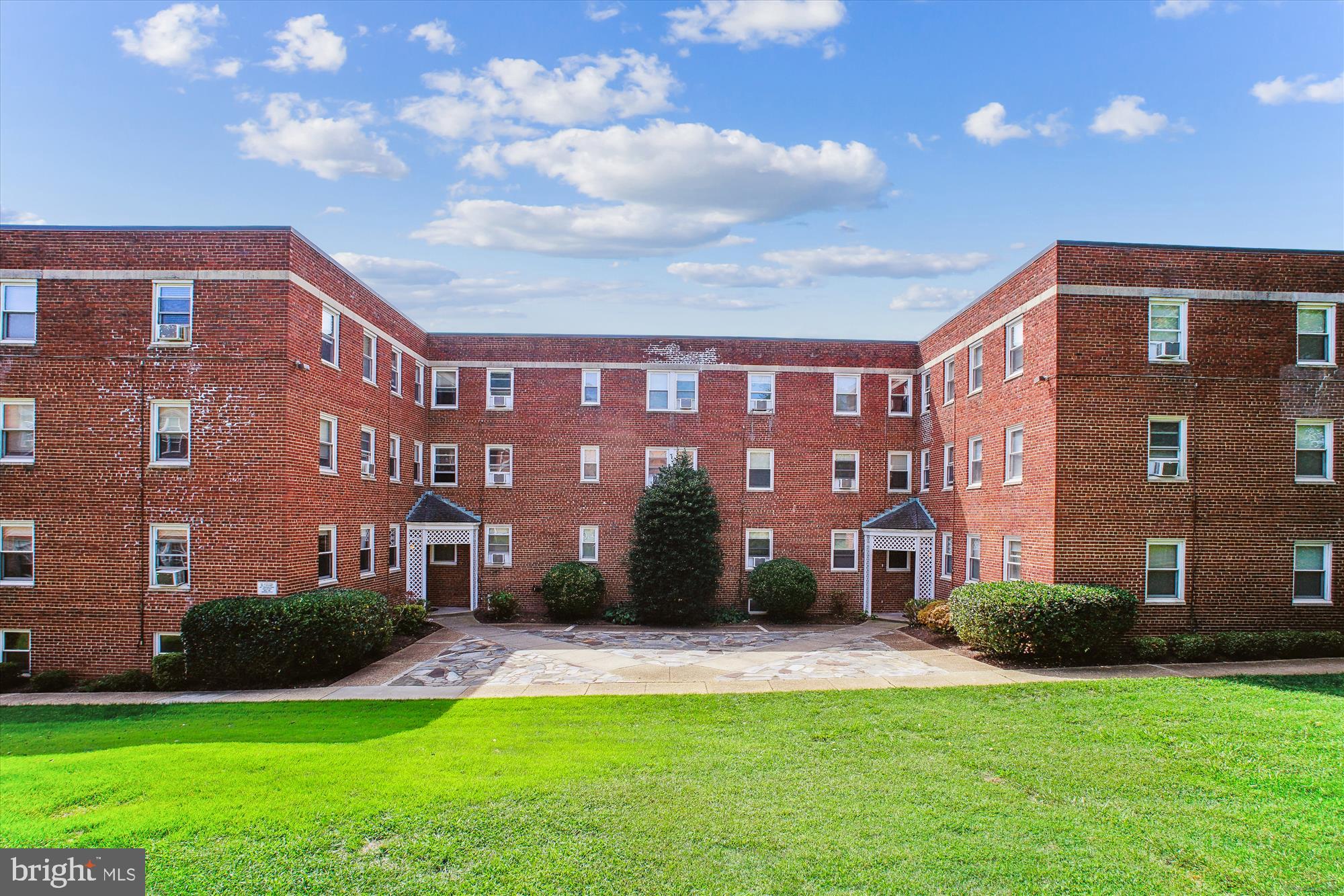 2040 N VERMONT STREET 105